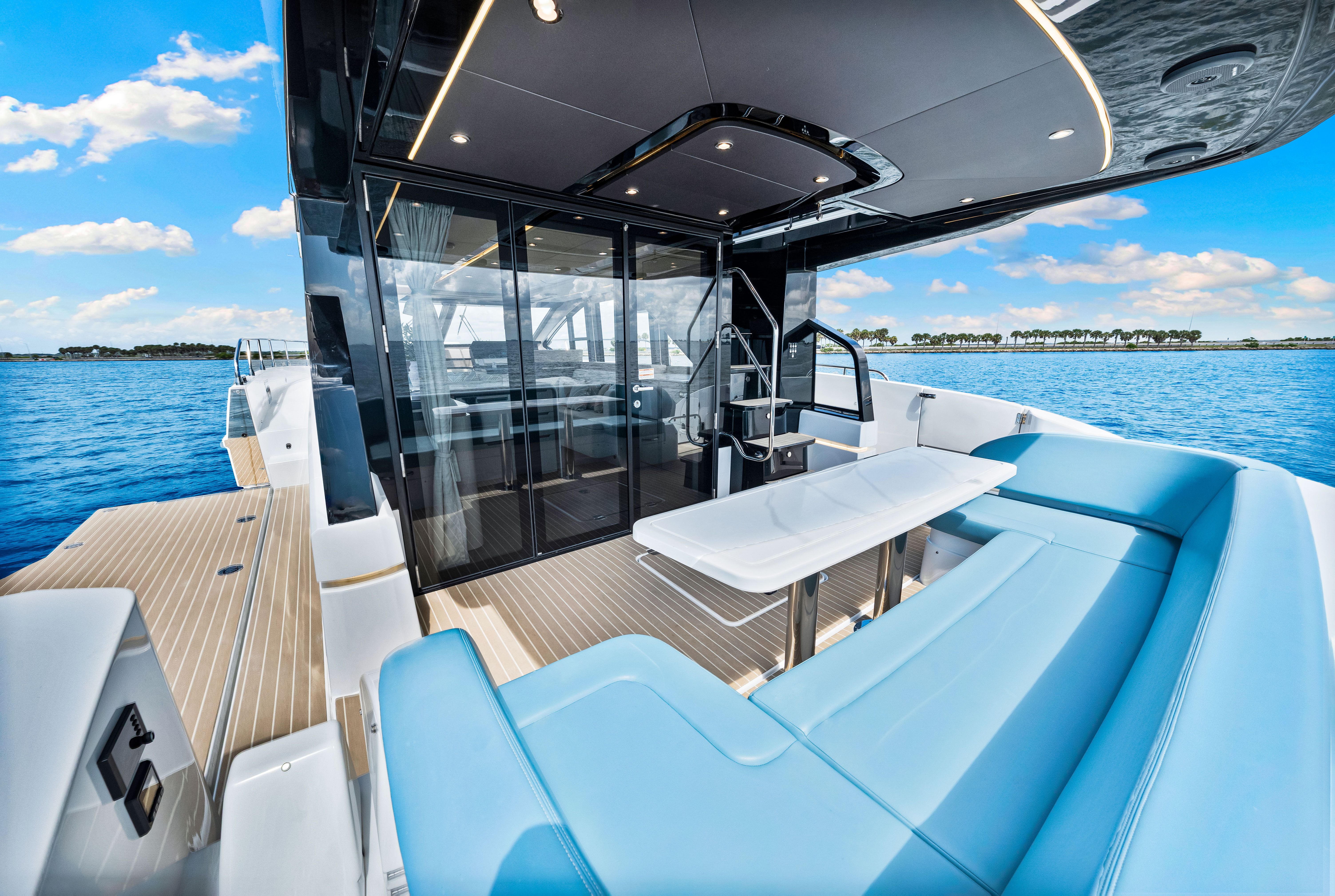 2025 Cruisers Yachts 57 Fly Image Thumbnail #24