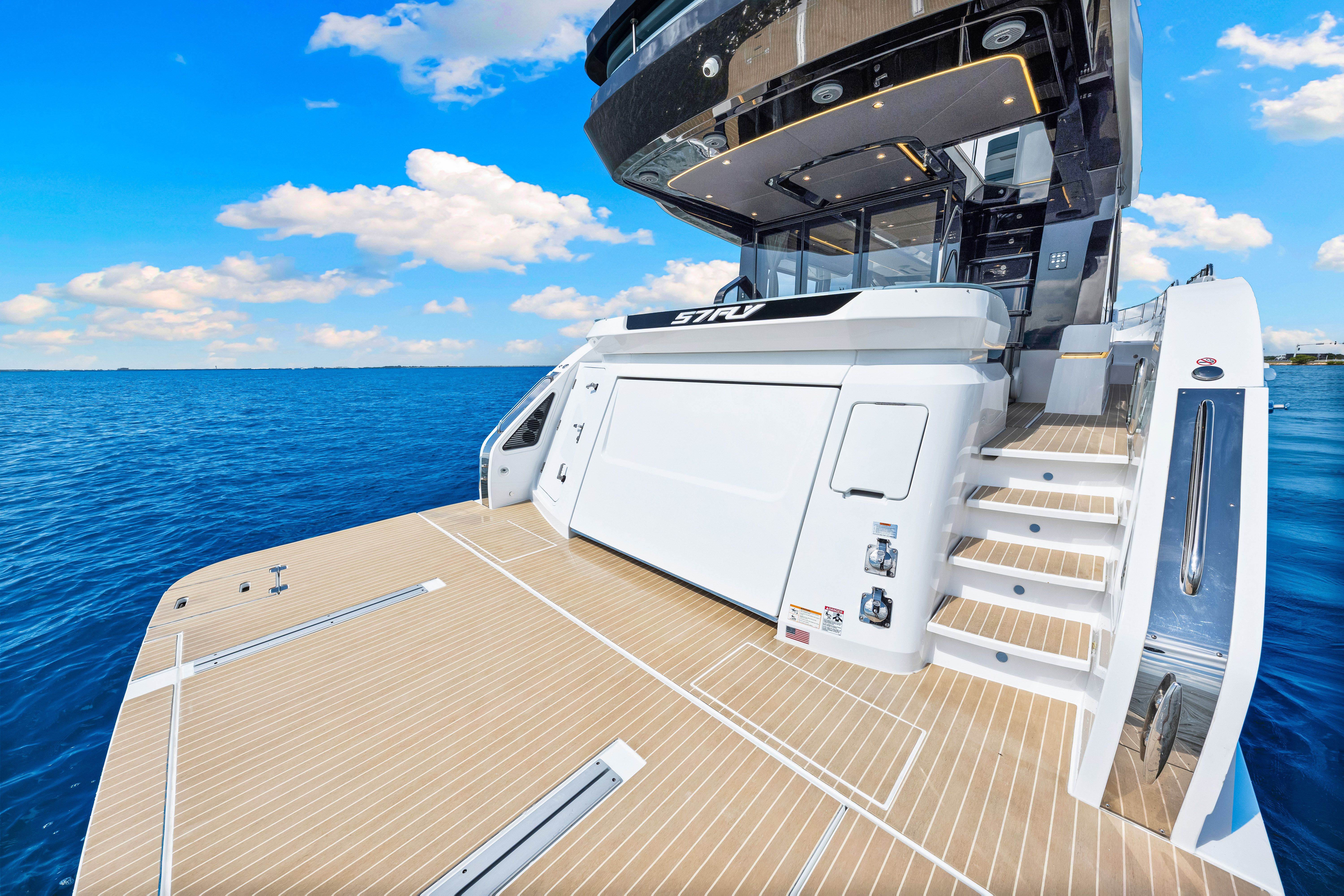 2025 Cruisers Yachts 57 Fly Image Thumbnail #16