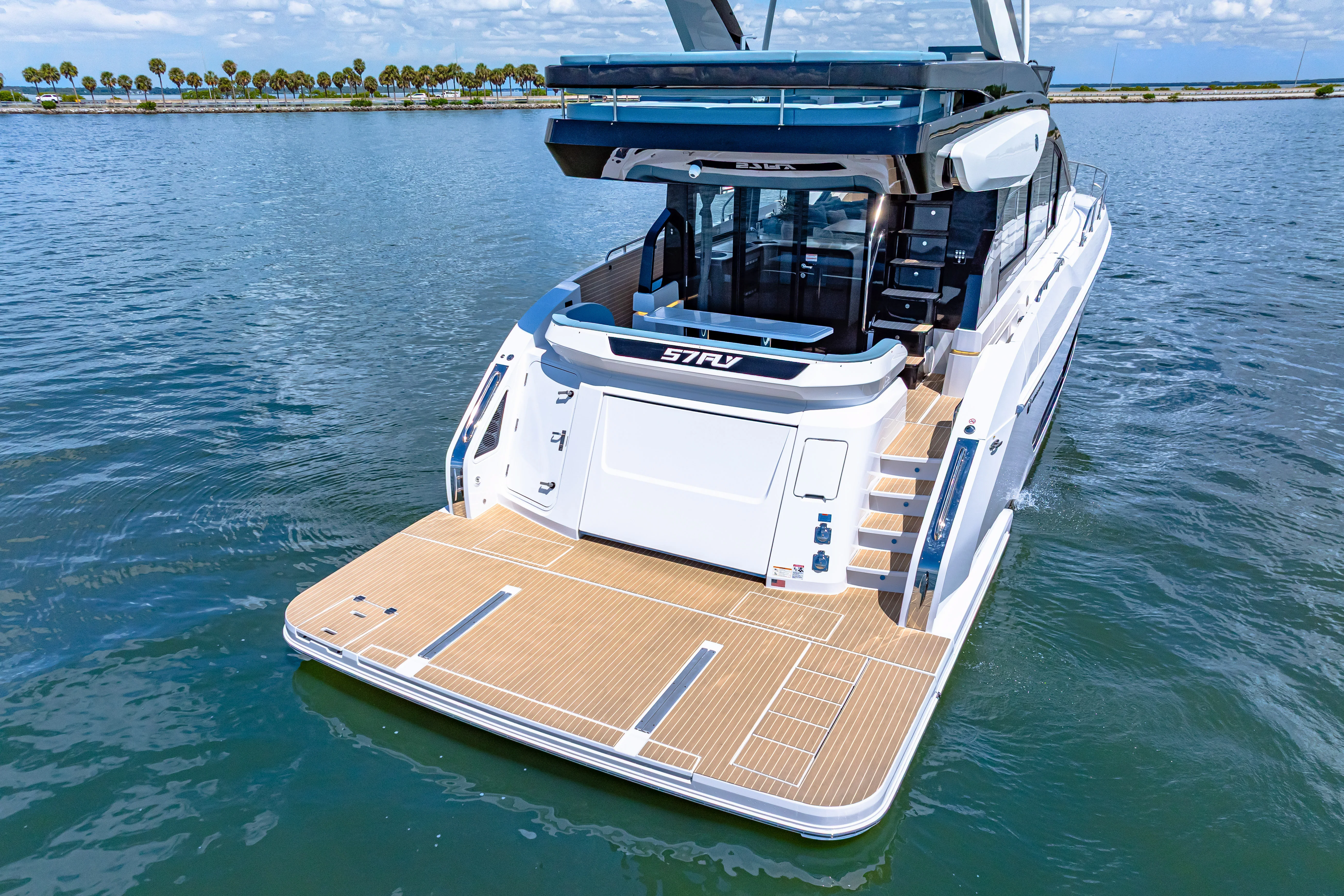 2025 Cruisers Yachts 57 Fly Image Thumbnail #28