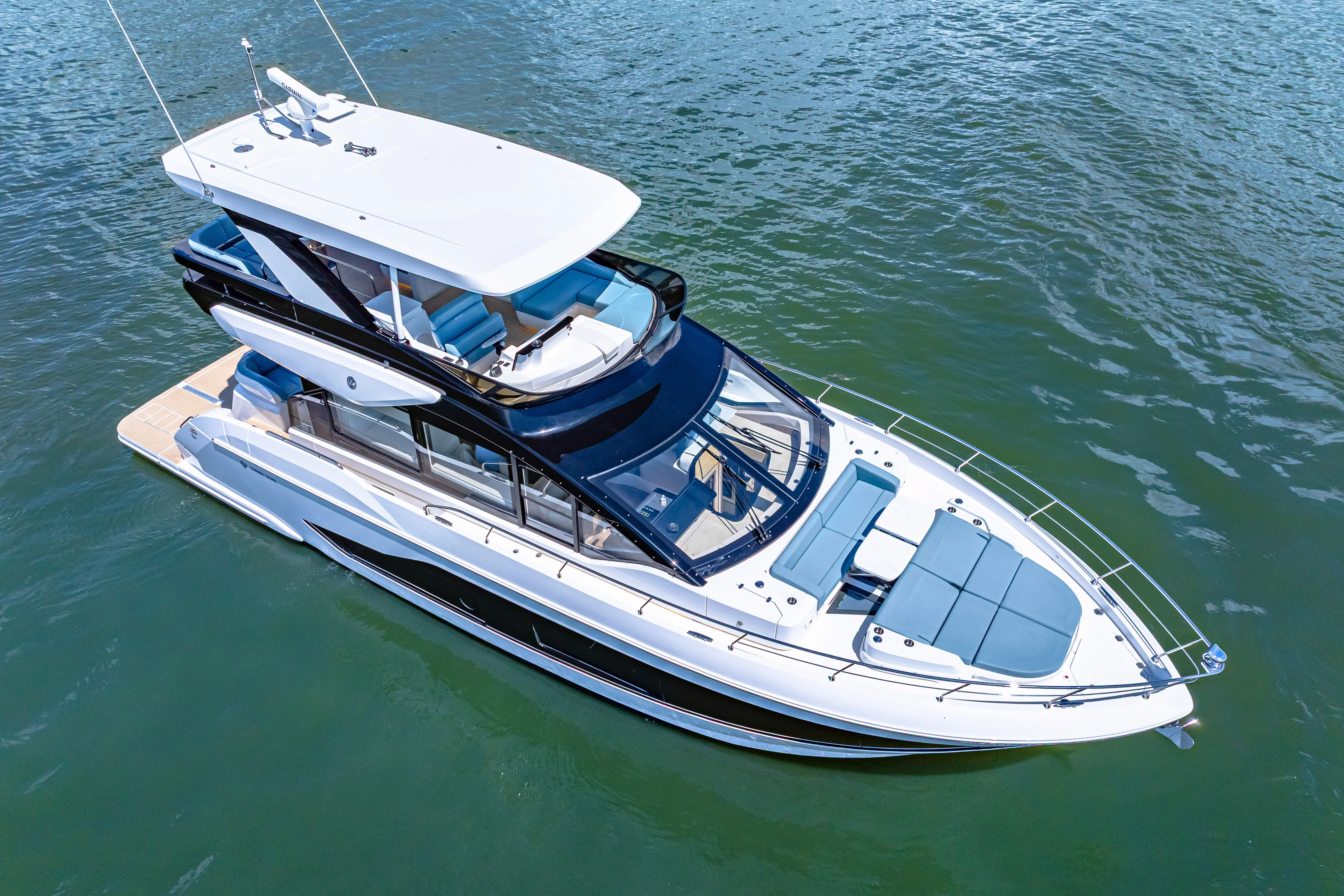 2025 Cruisers Yachts 57 Fly Image Thumbnail #8