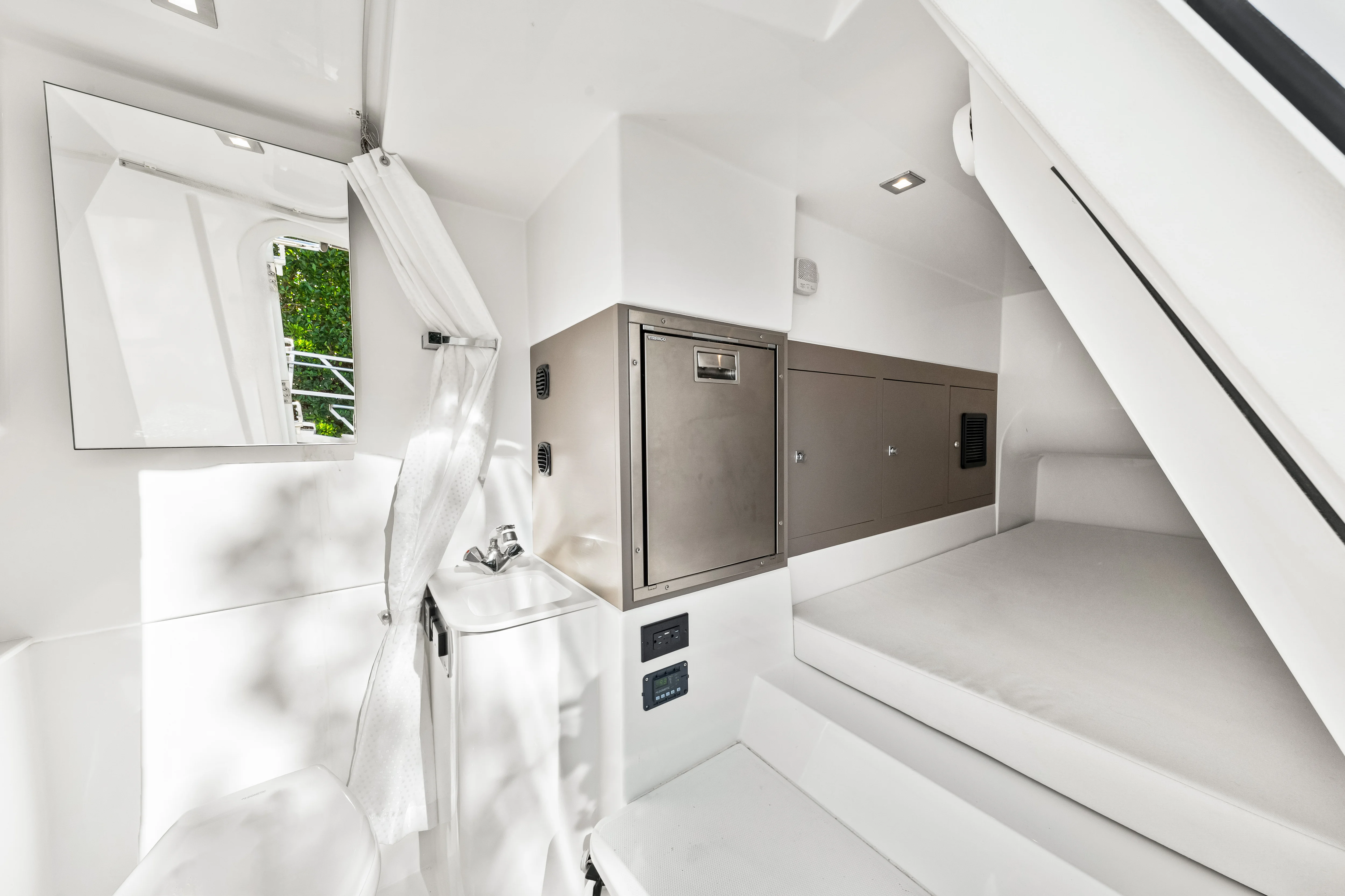 2025 Cruisers Yachts 57 Fly Image Thumbnail #61