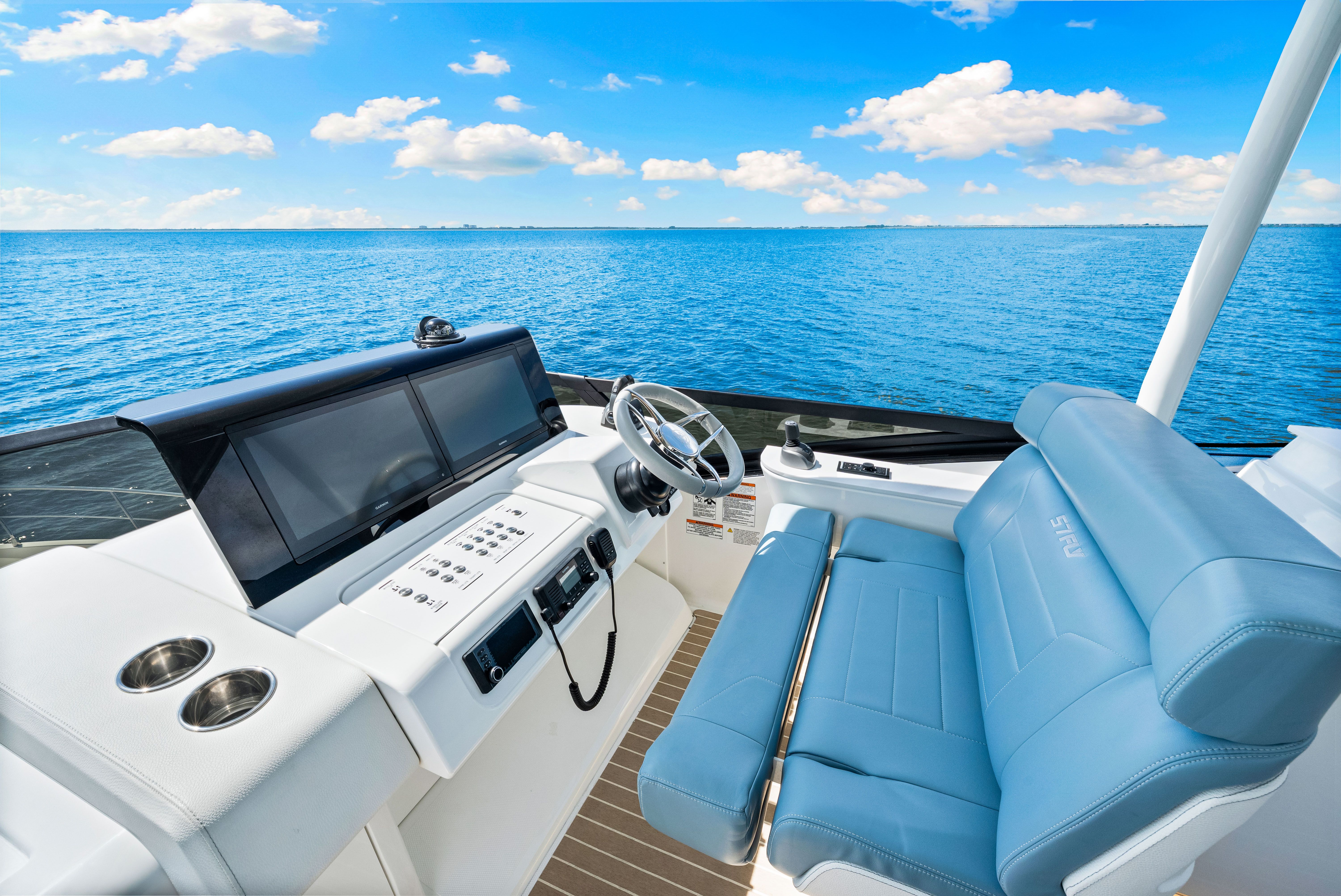 2025 Cruisers Yachts 57 Fly Image Thumbnail #32