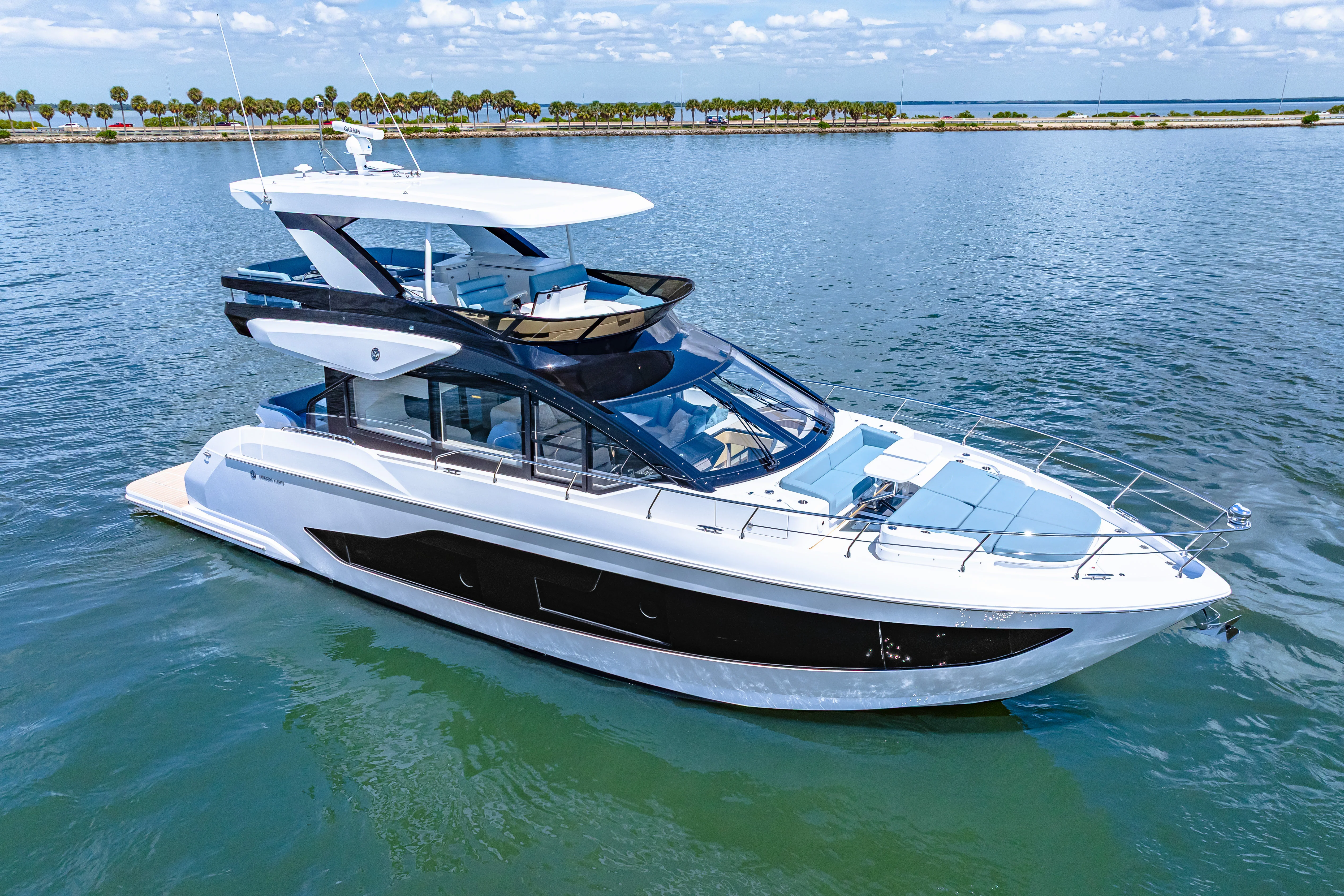 2025 Cruisers Yachts 57 Fly Image Thumbnail #9