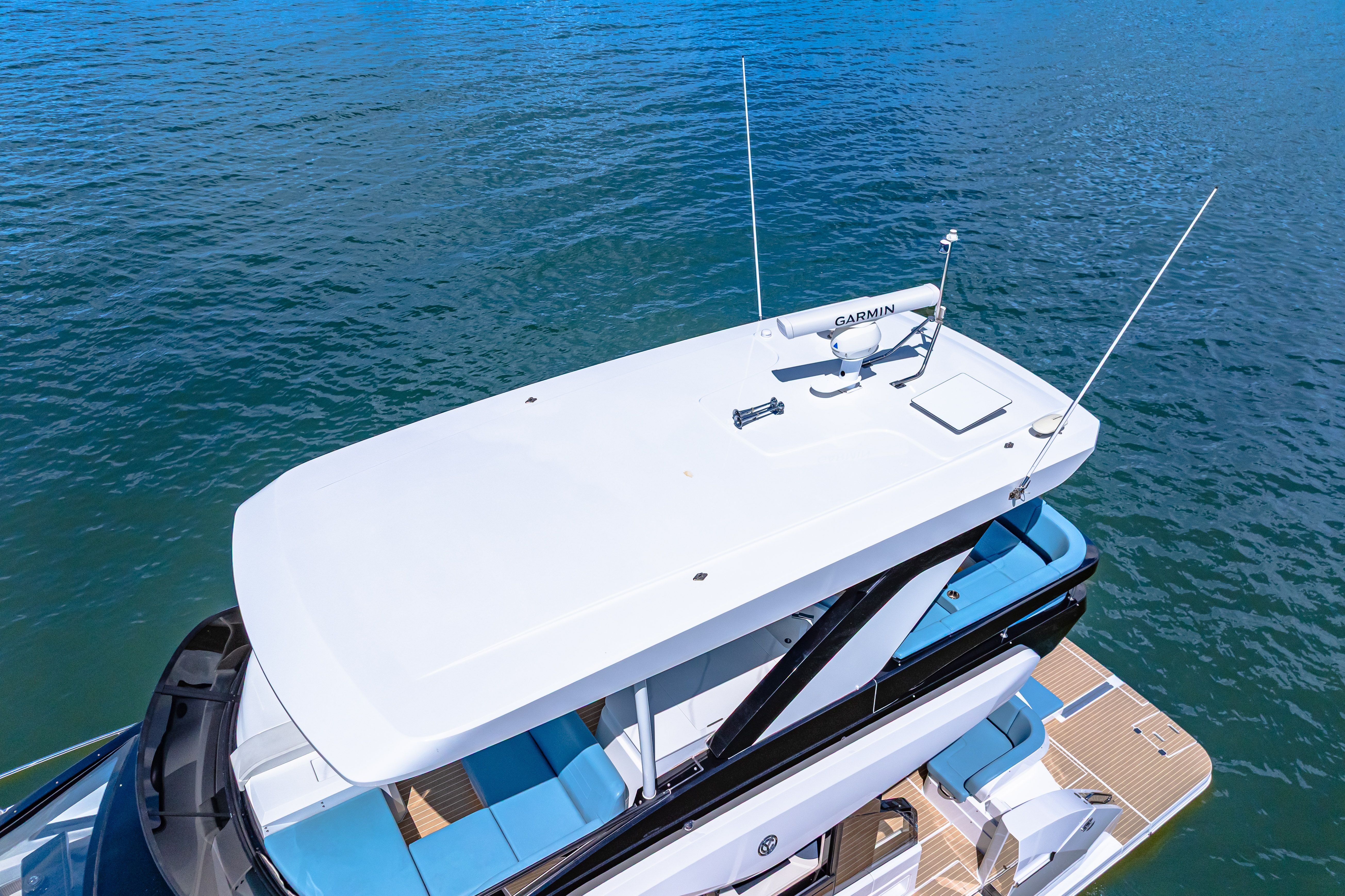 2025 Cruisers Yachts 57 Fly Image Thumbnail #9