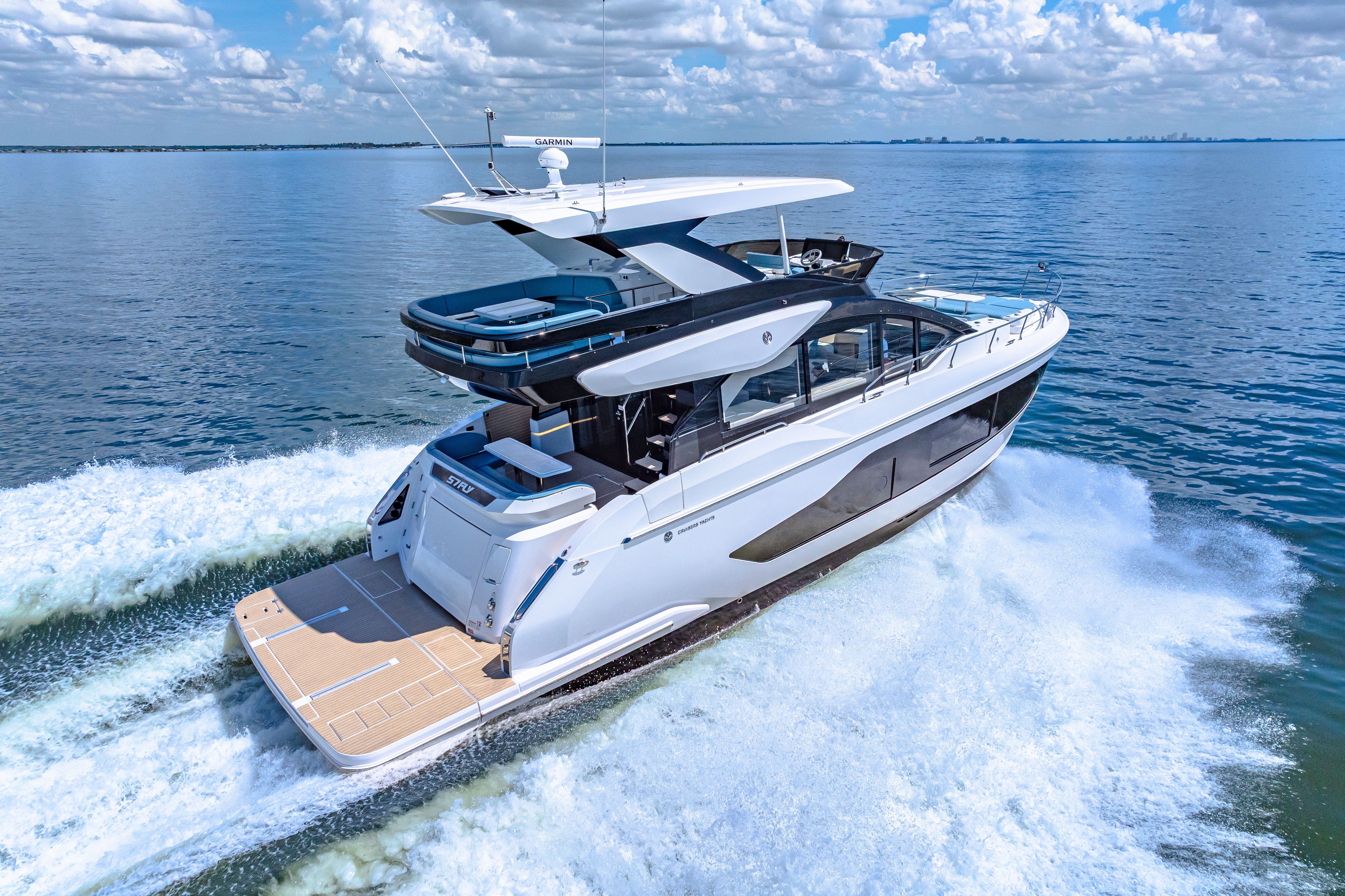 2025 Cruisers Yachts 57 Fly Image Thumbnail #13