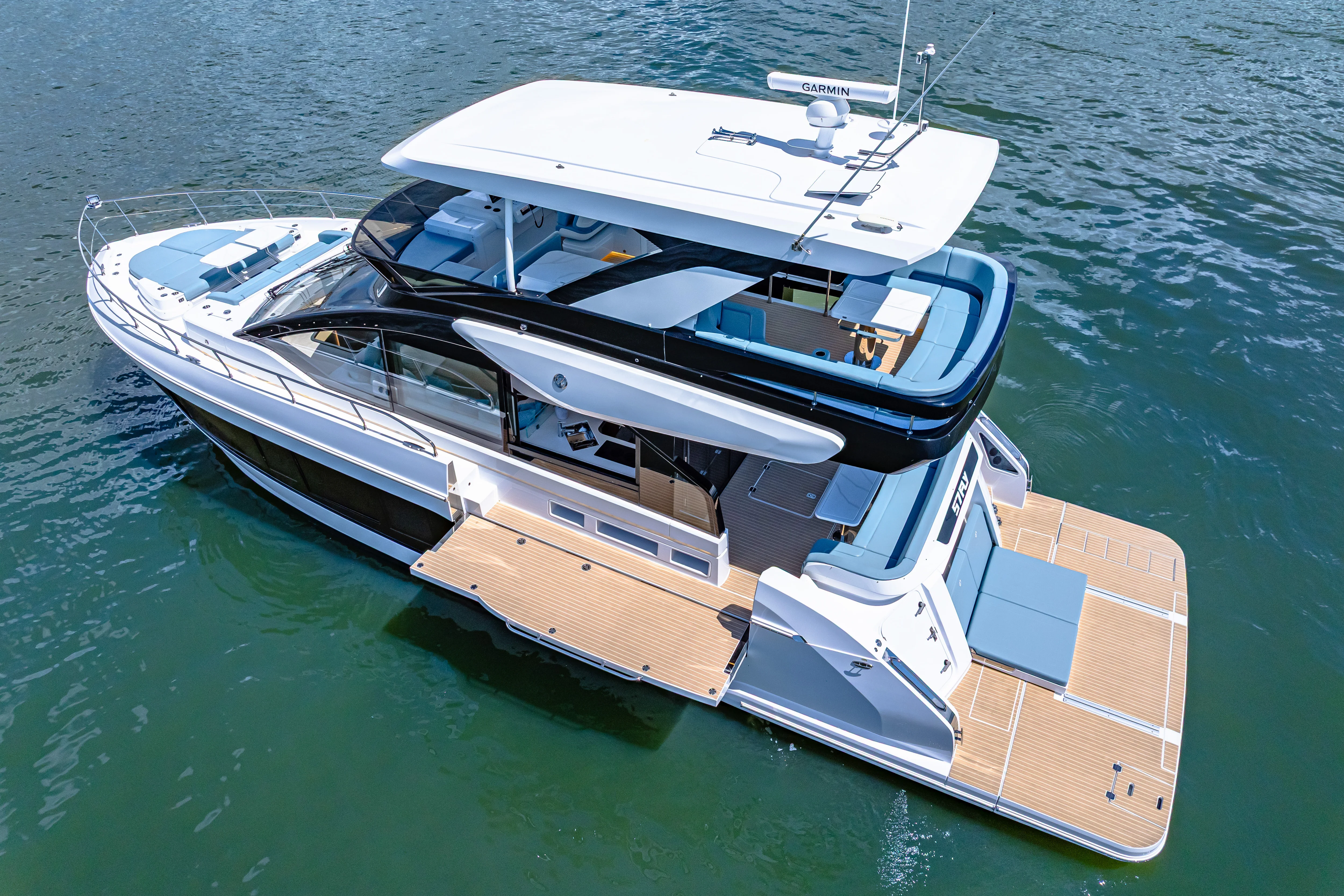 2025 Cruisers Yachts 57 Fly Image Thumbnail #17