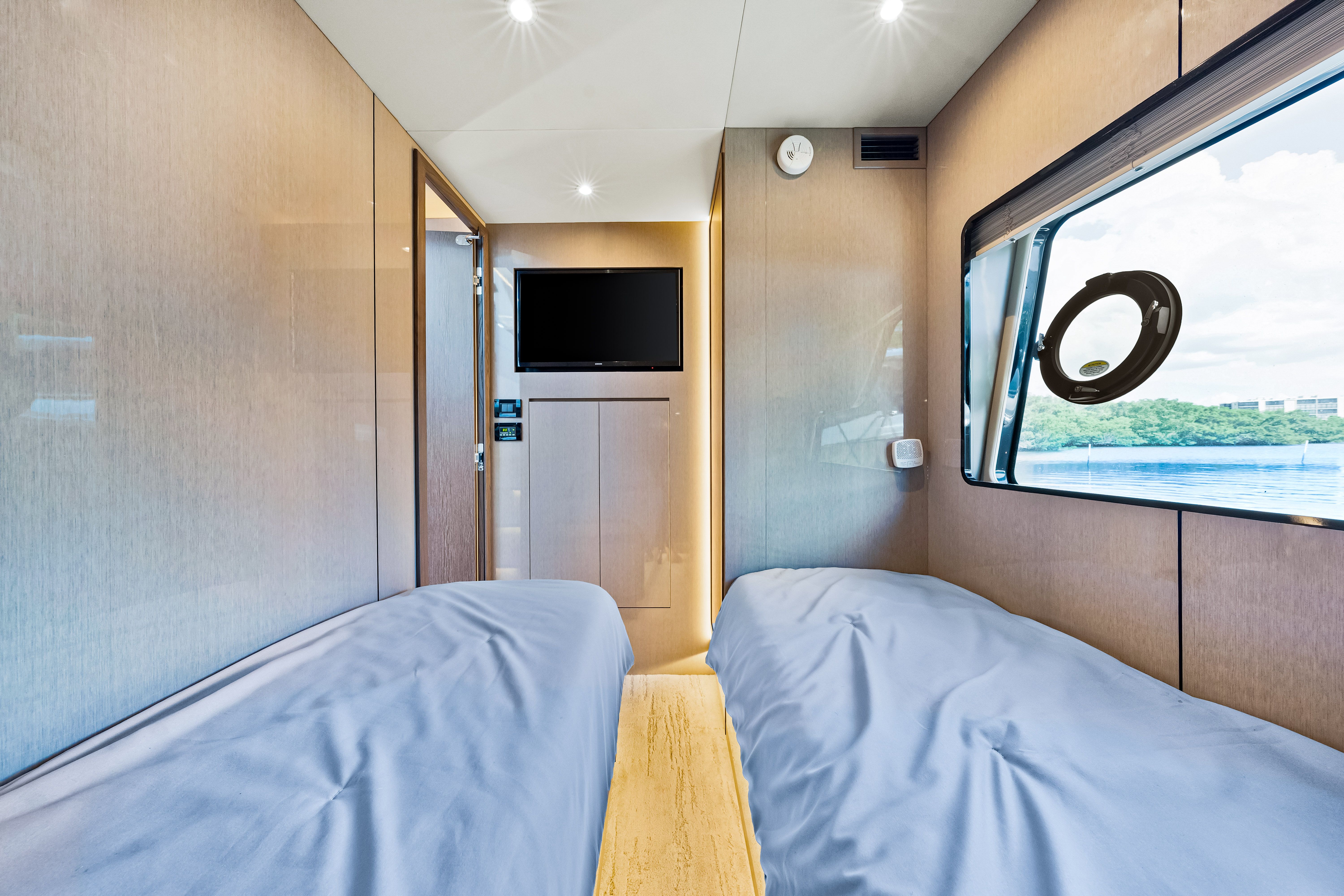 2025 Cruisers Yachts 57 Fly Image Thumbnail #59