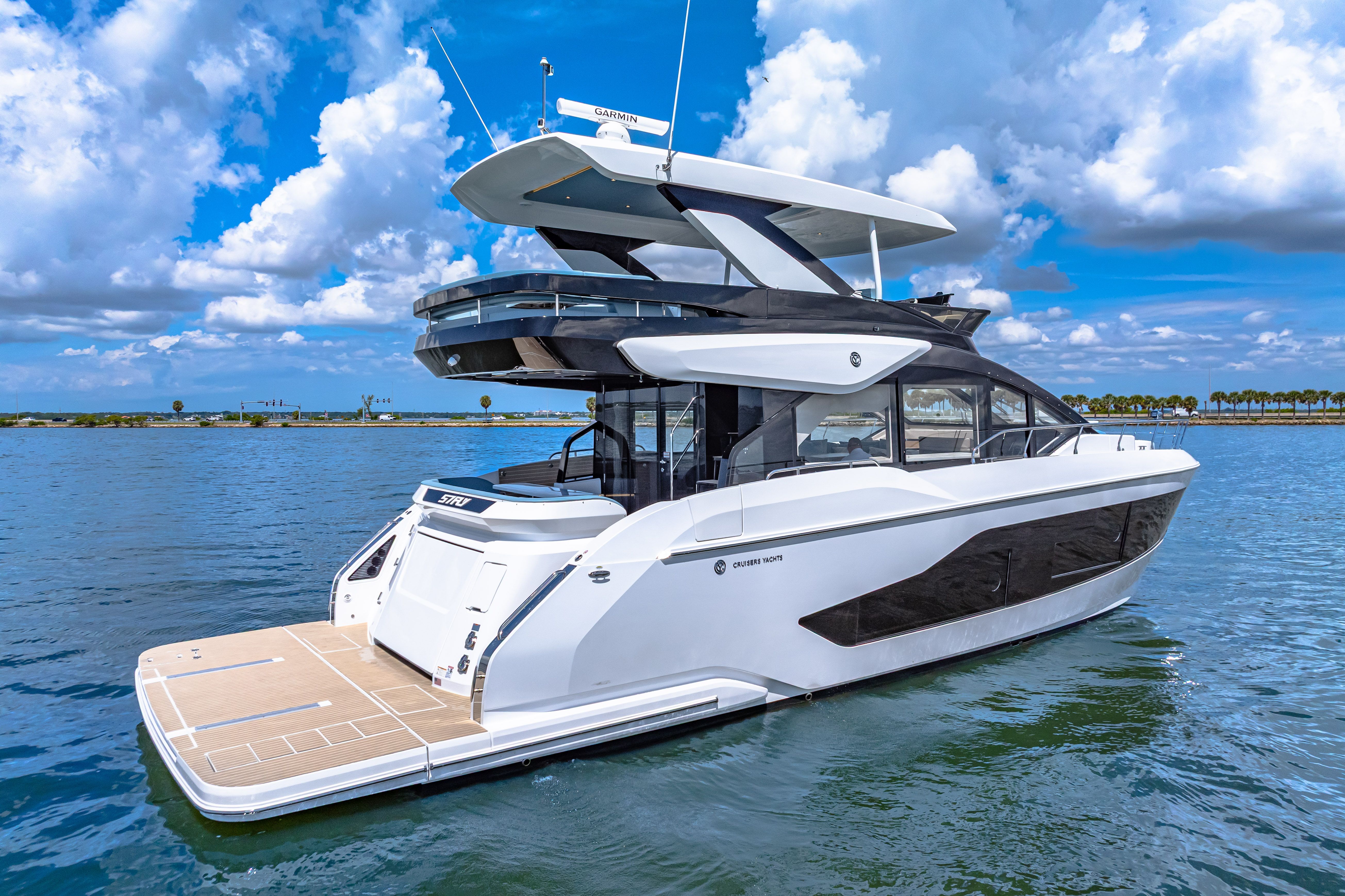 2025 Cruisers Yachts 57 Fly Image Thumbnail #3