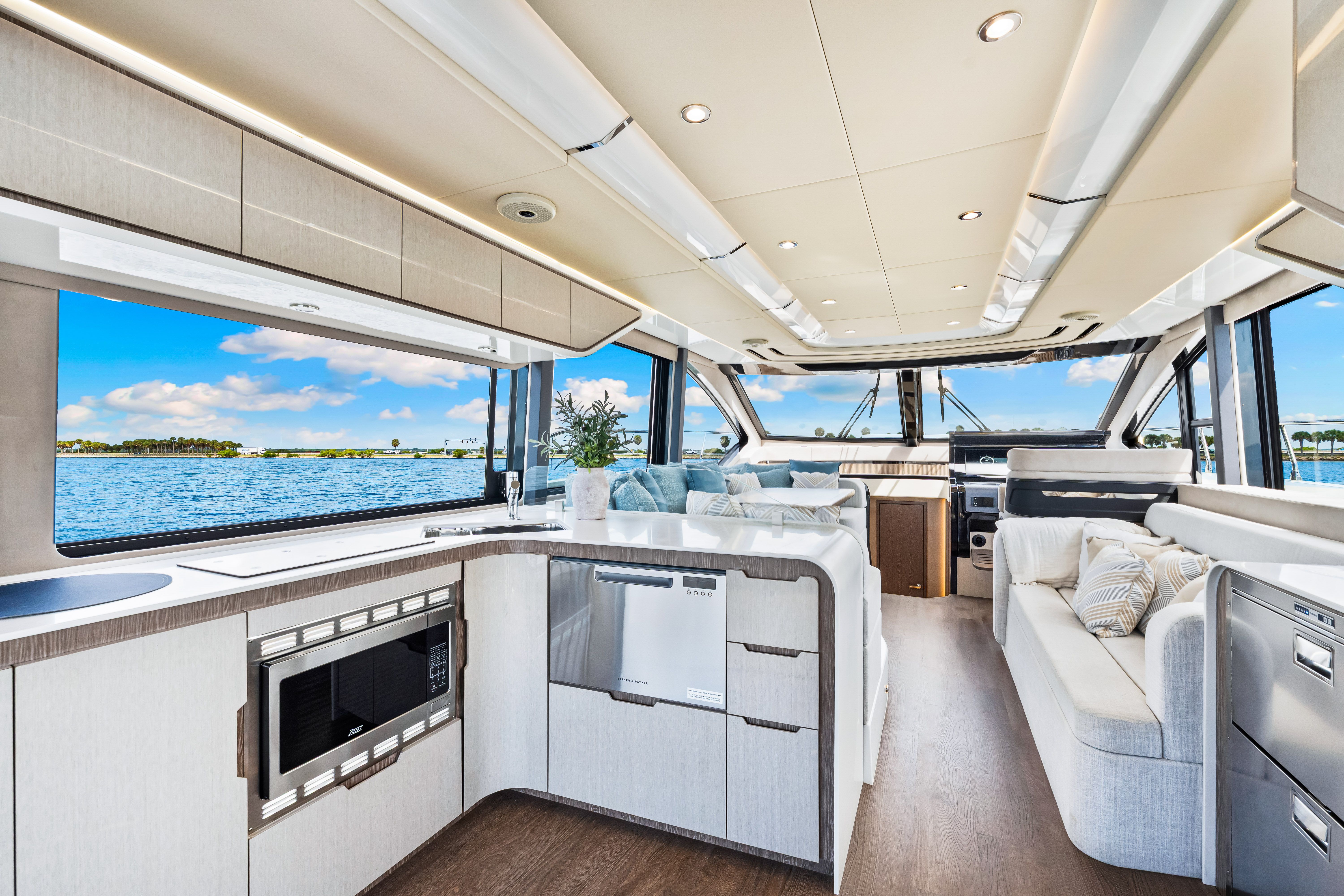 2025 Cruisers Yachts 57 Fly Image Thumbnail #40