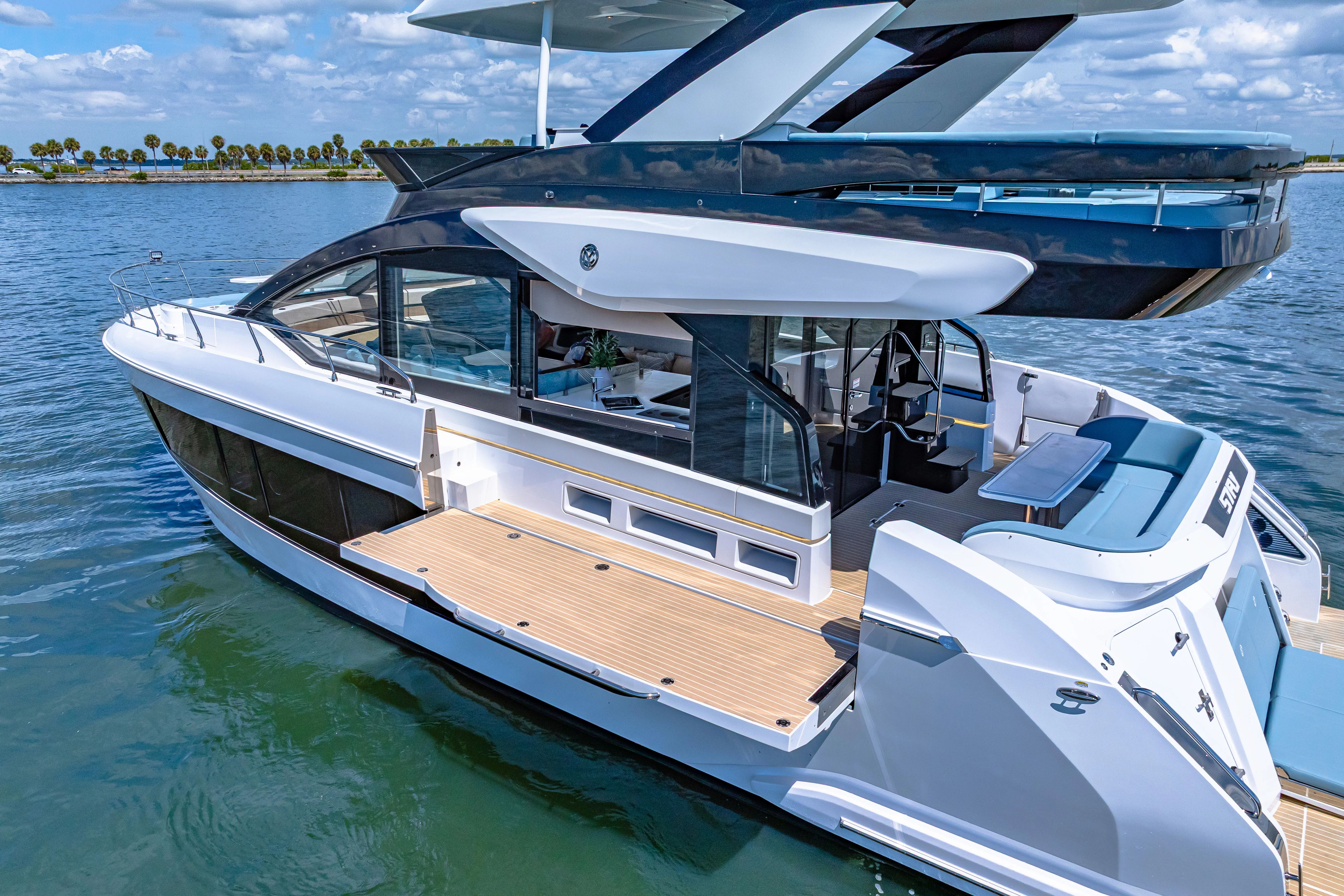 2025 Cruisers Yachts 57 Fly Image Thumbnail #12