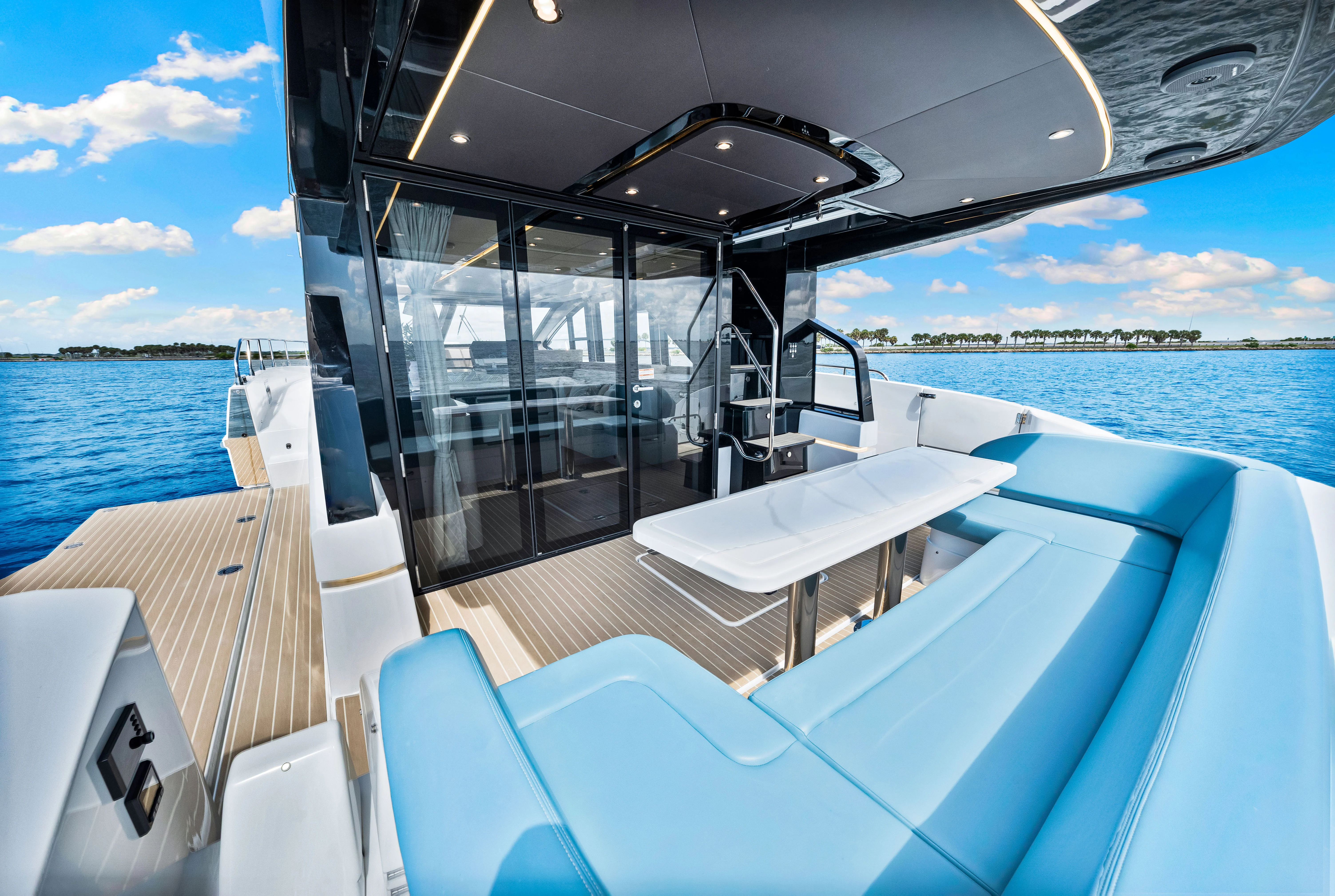 2025 Cruisers Yachts 57 Fly Image Thumbnail #33