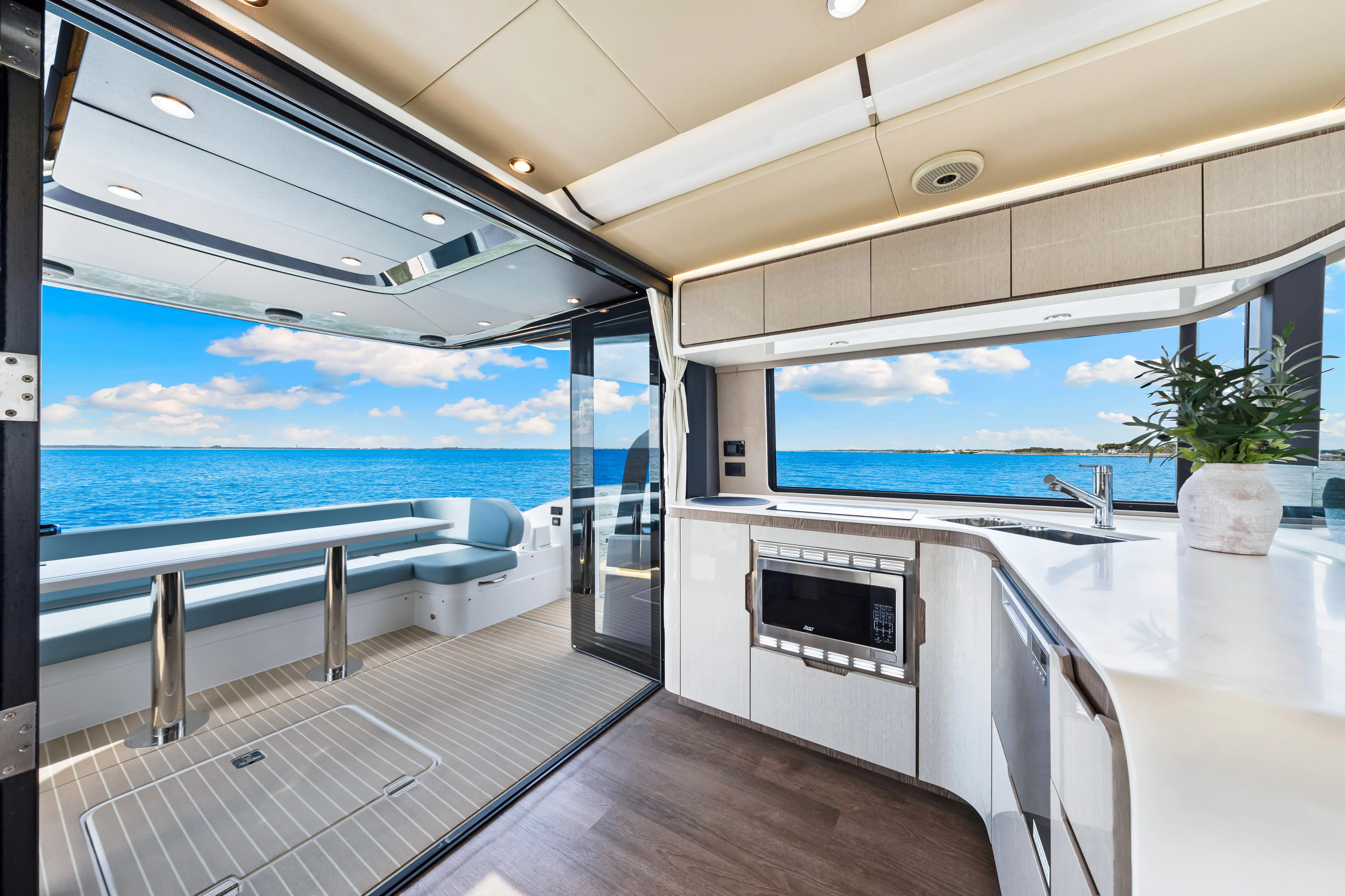 2025 Cruisers Yachts 57 Fly Image Thumbnail #35