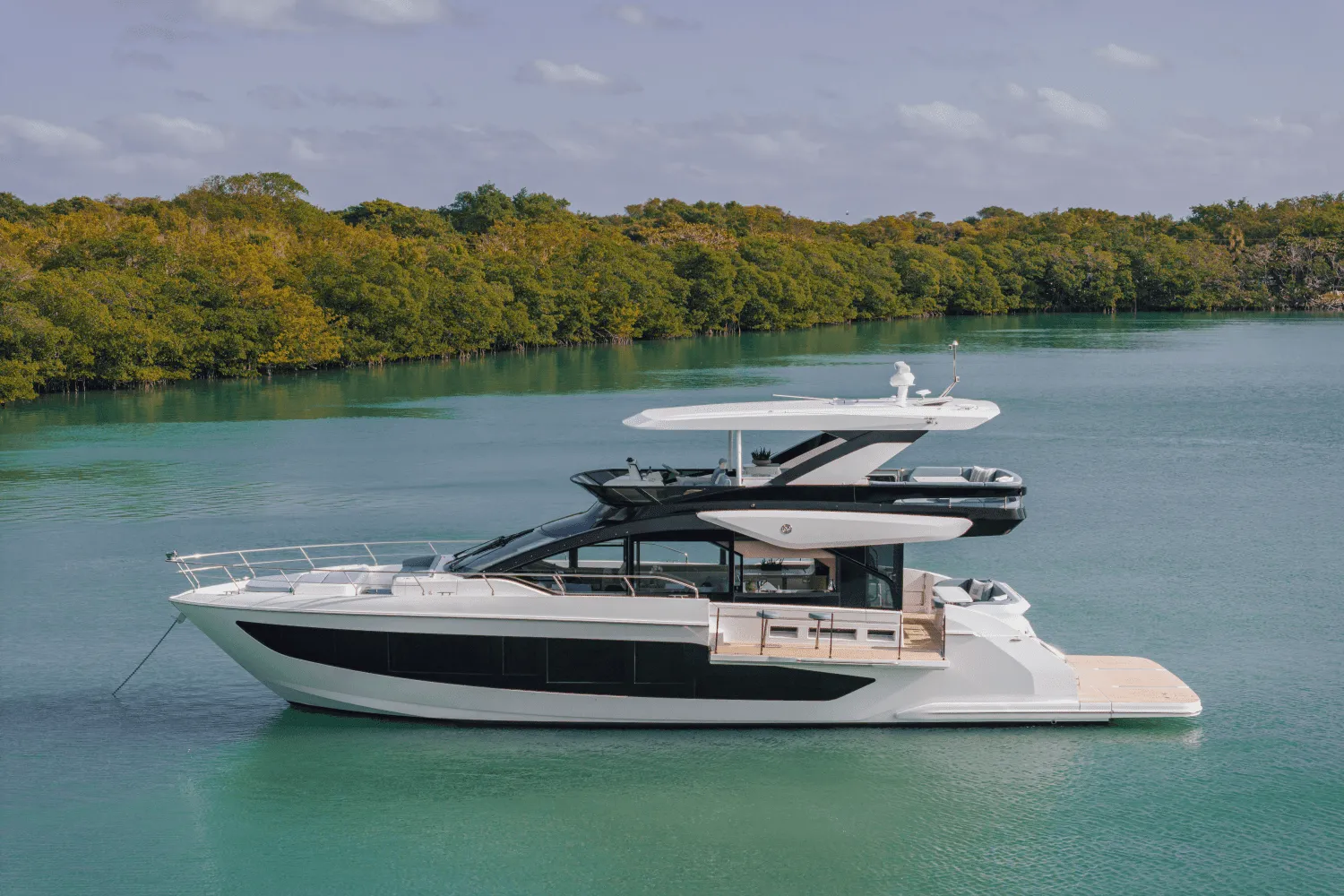 2025 Cruisers Yachts 57 Fly Image Thumbnail #1