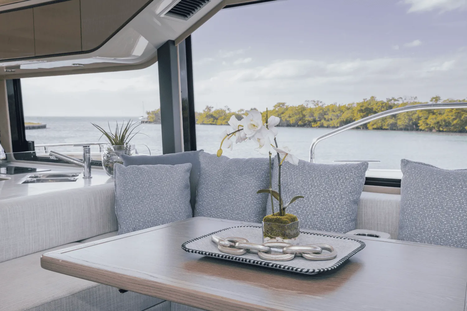 2025 Cruisers Yachts 57 Fly Image Thumbnail #34
