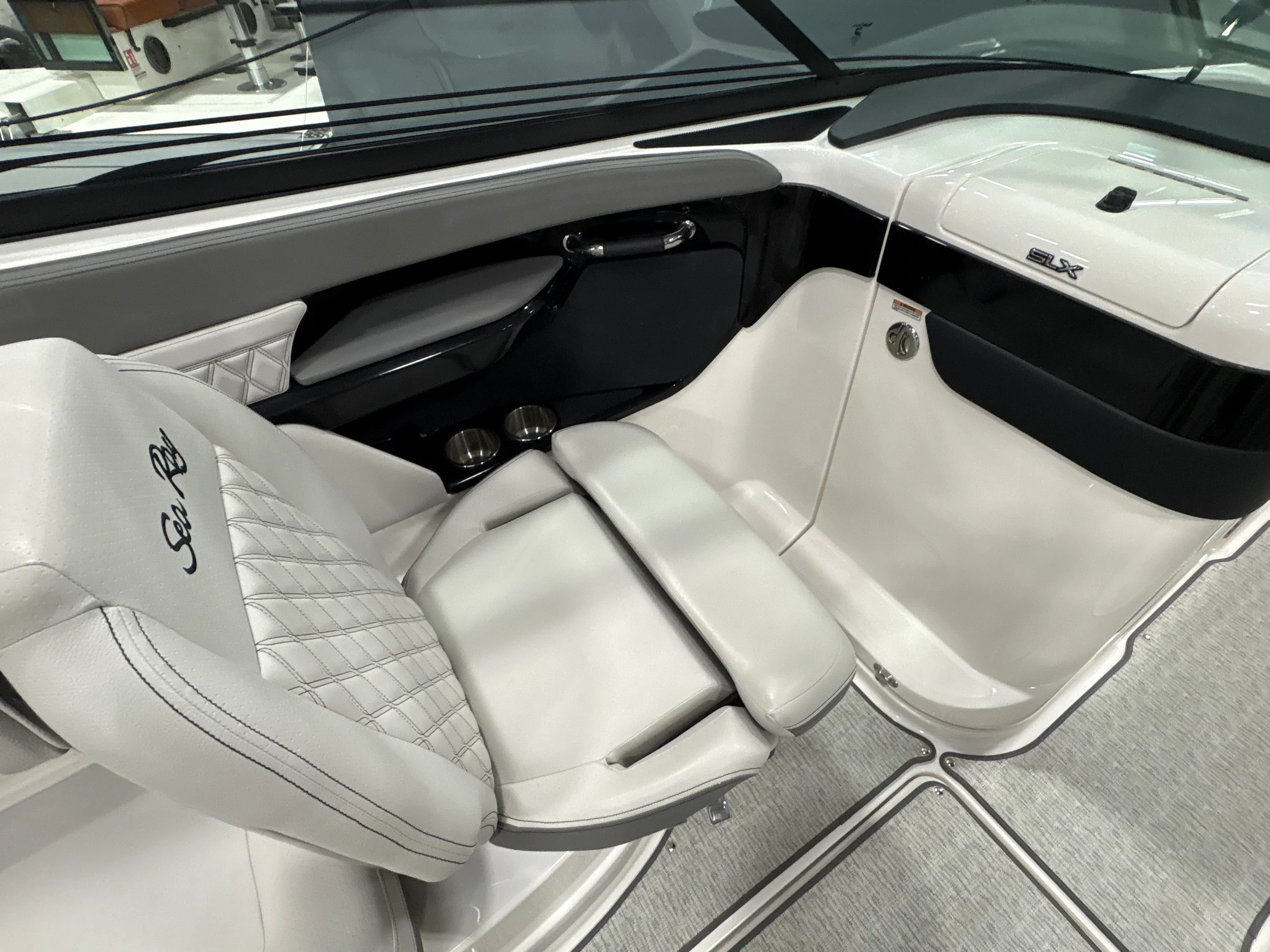 2025 Sea Ray SLX 260 Image Thumbnail #44