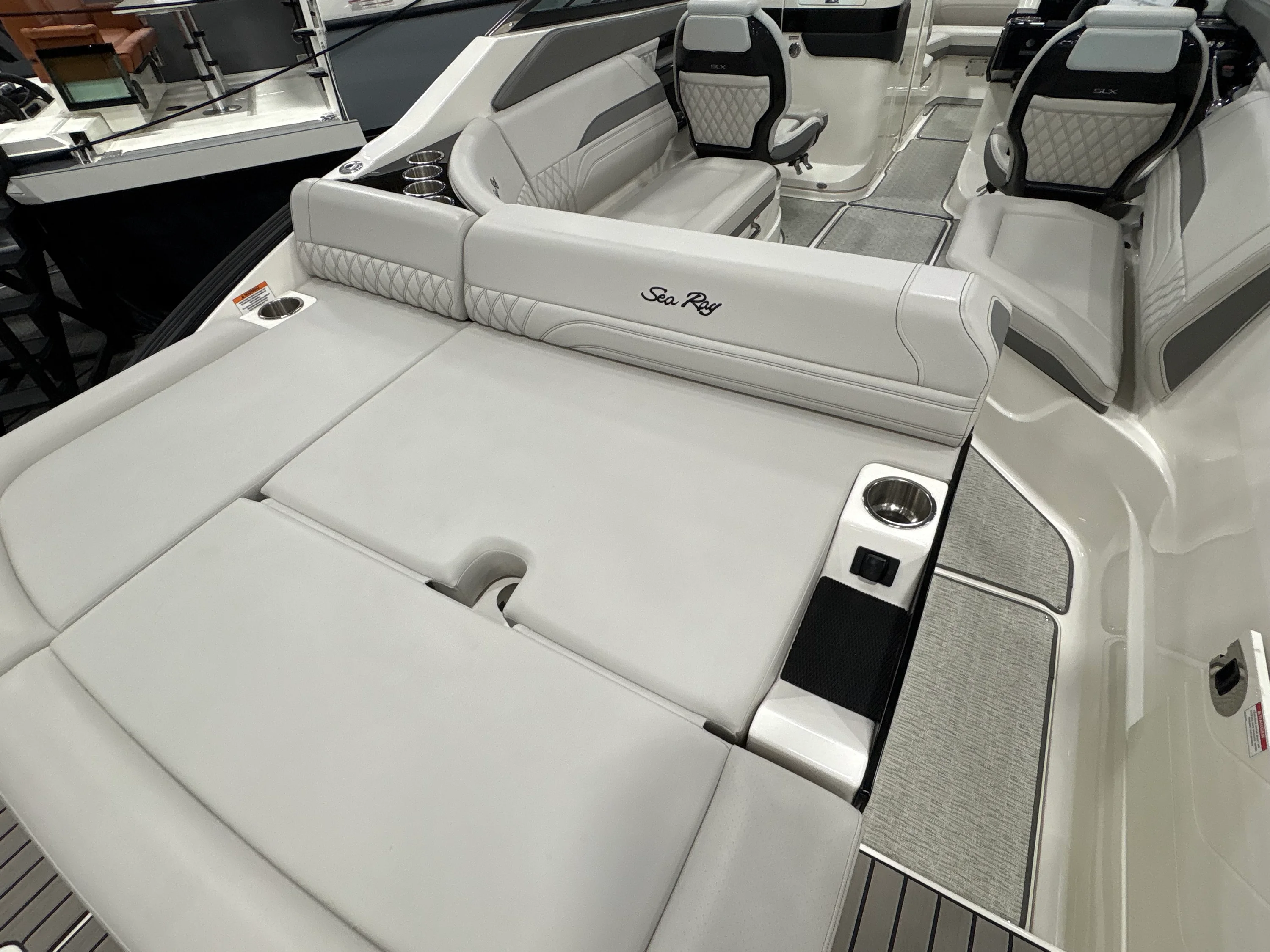 2025 Sea Ray SLX 260 Image Thumbnail #41