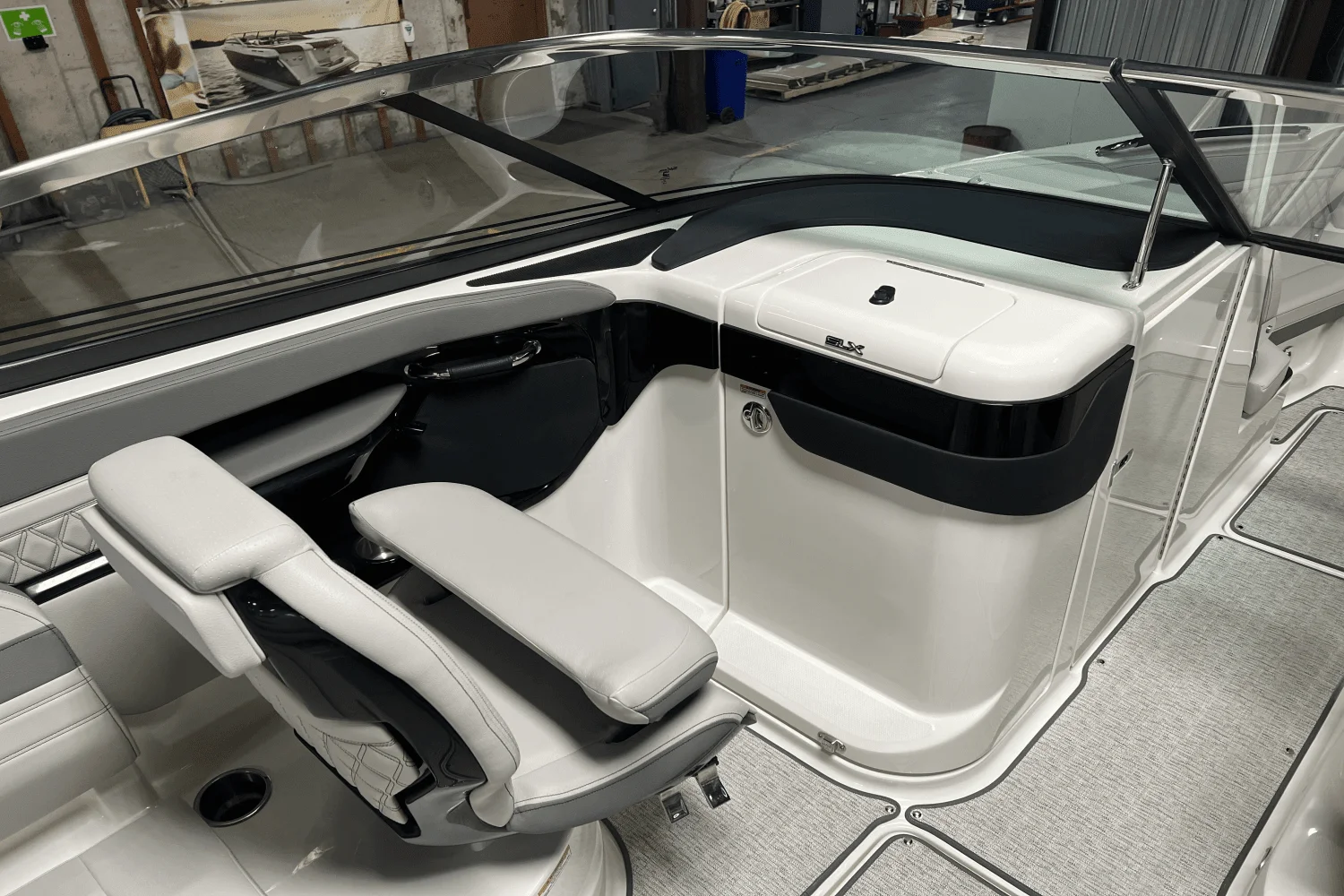 2025 Sea Ray SLX 260 Image Thumbnail #18