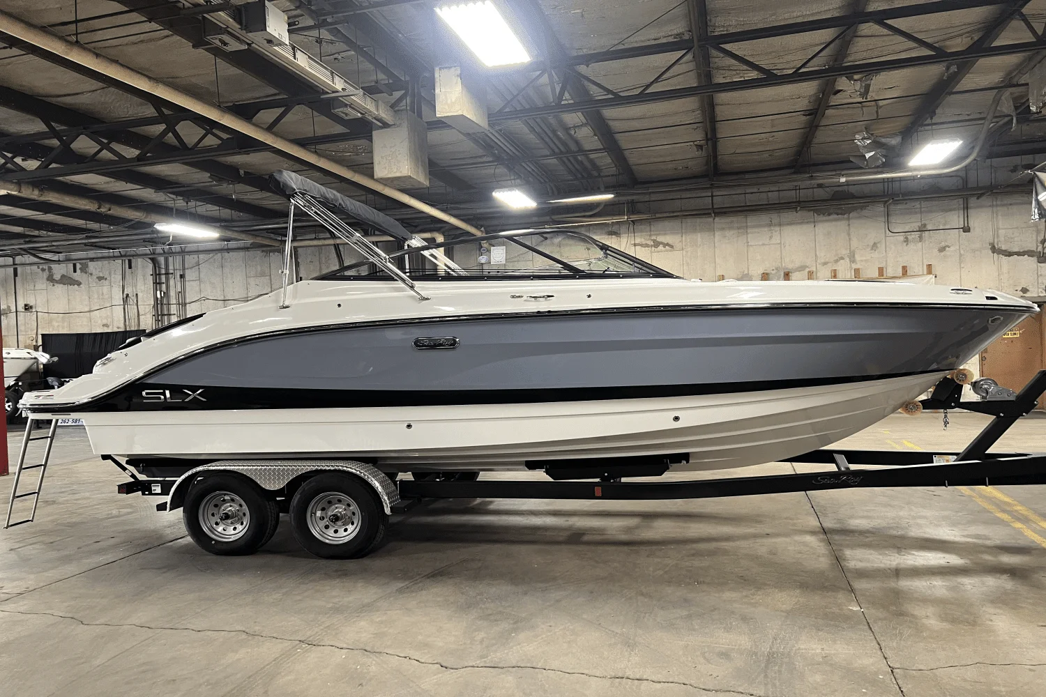 2025 Sea Ray SLX 260 Image Thumbnail #3