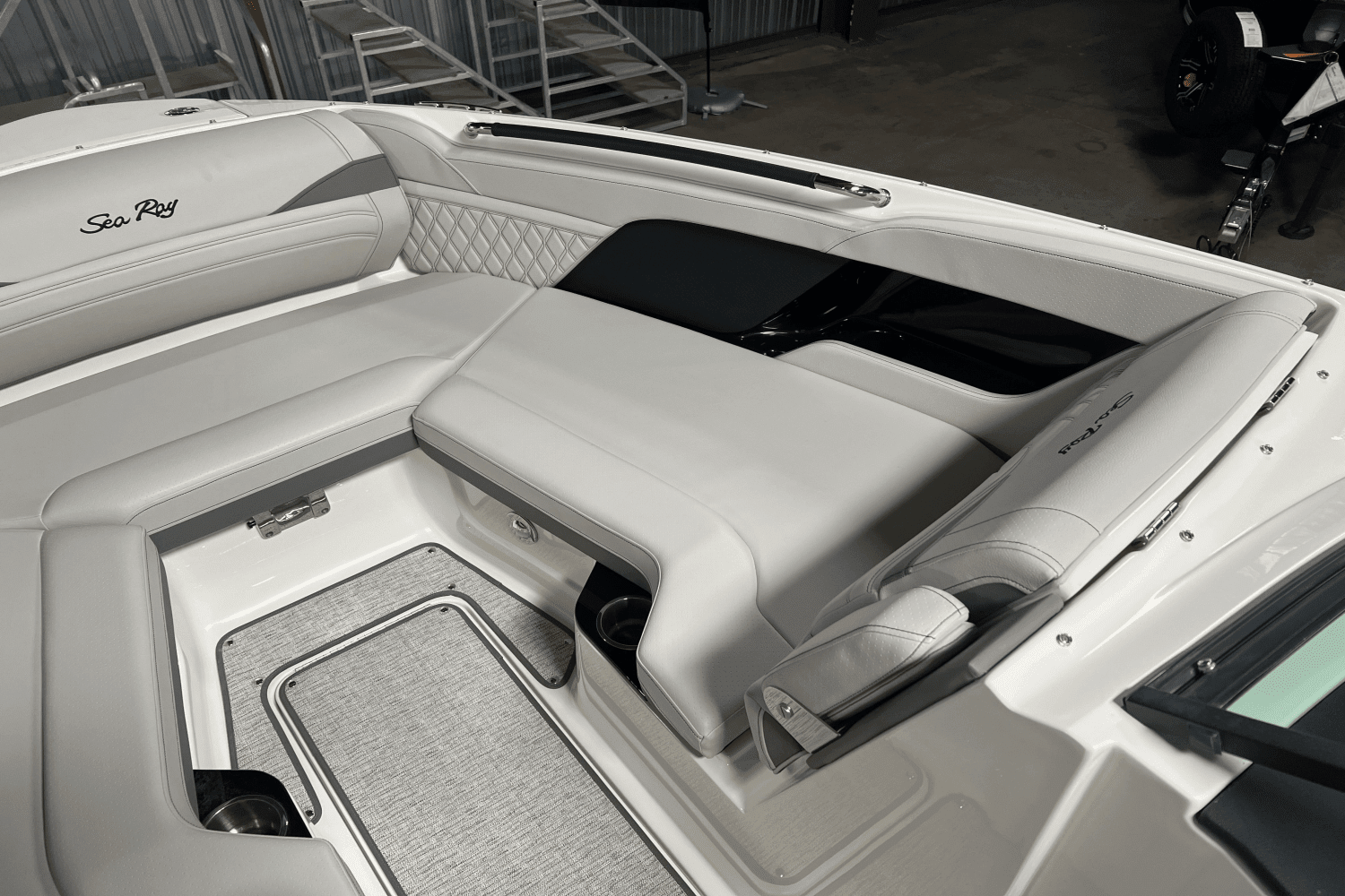 2025 Sea Ray SLX 260 Image Thumbnail #10