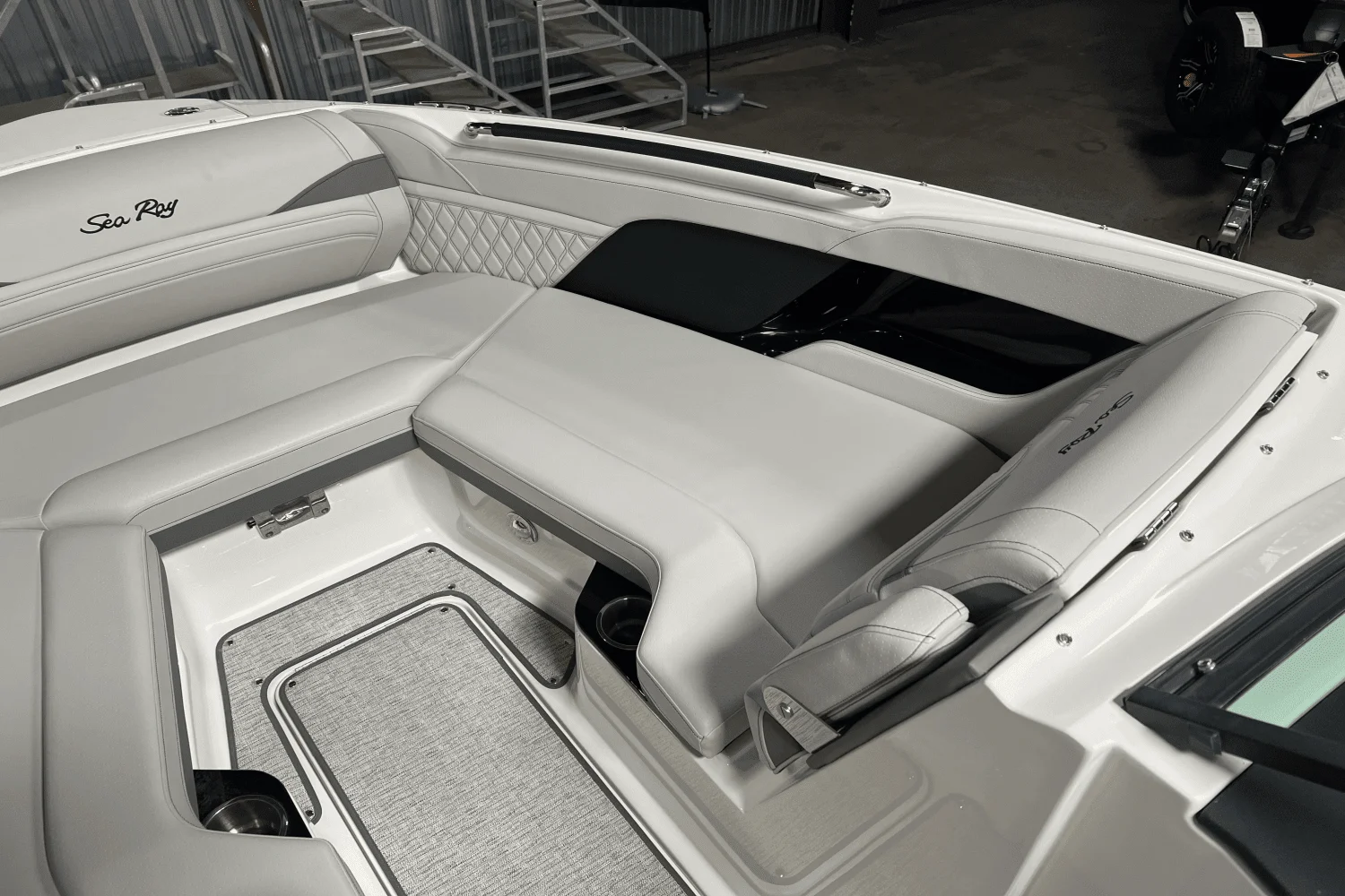 2025 Sea Ray SLX 260 Image Thumbnail #10