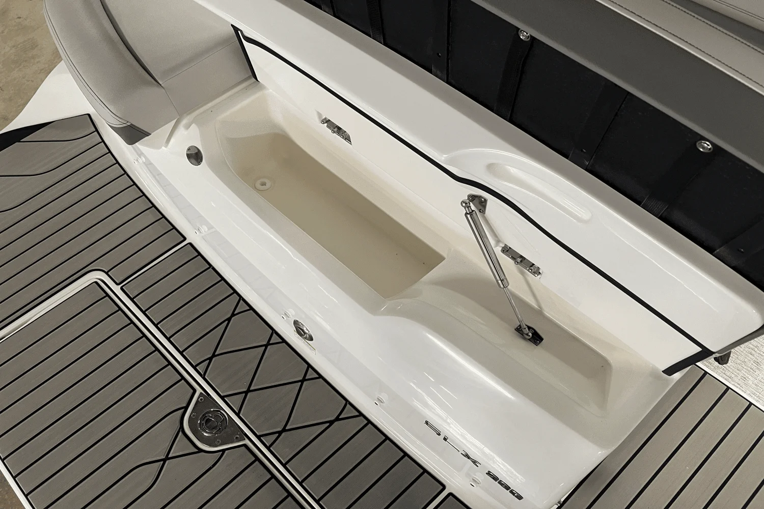 2025 Sea Ray SLX 260 Image Thumbnail #16