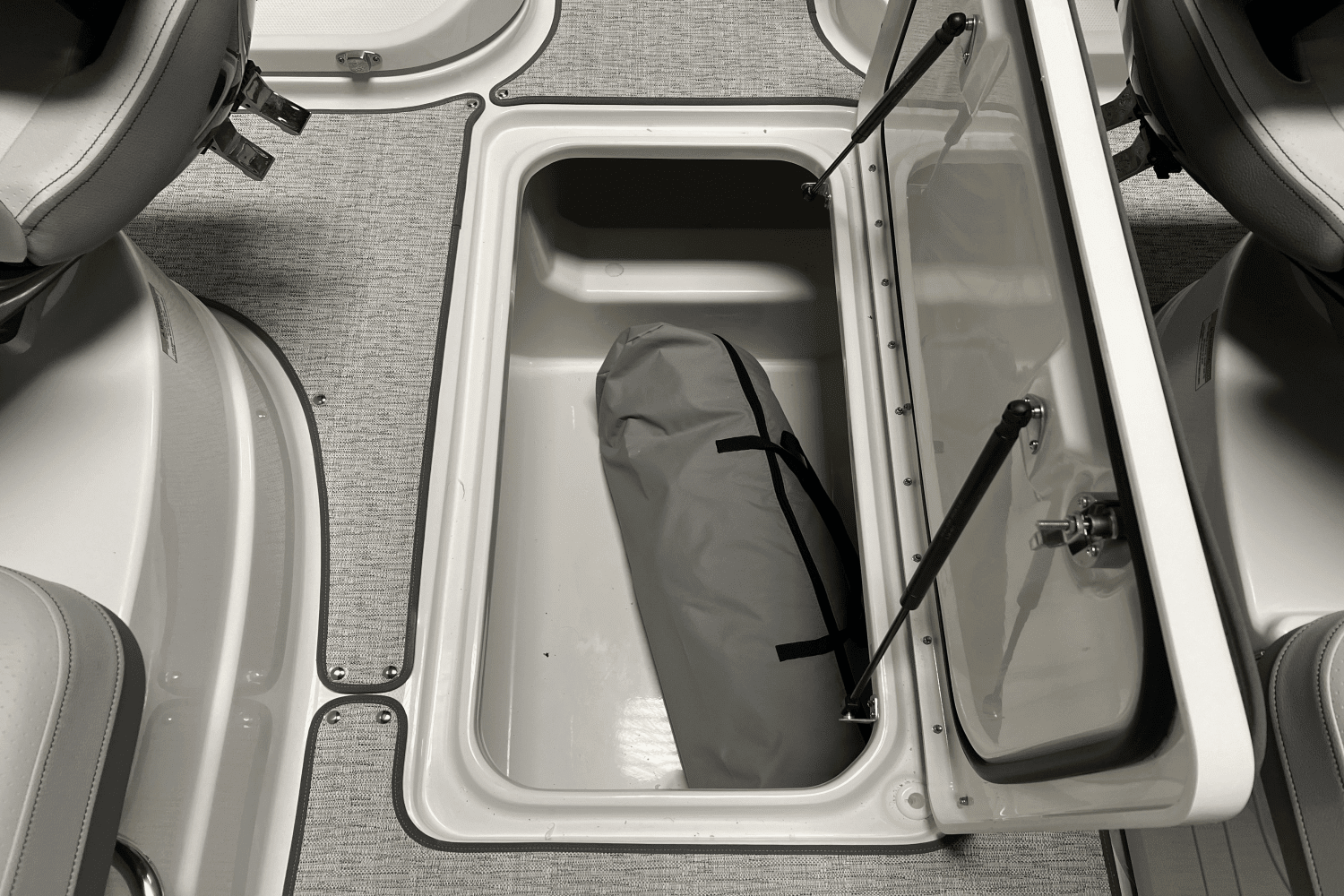 2025 Sea Ray SLX 260 Image Thumbnail #13