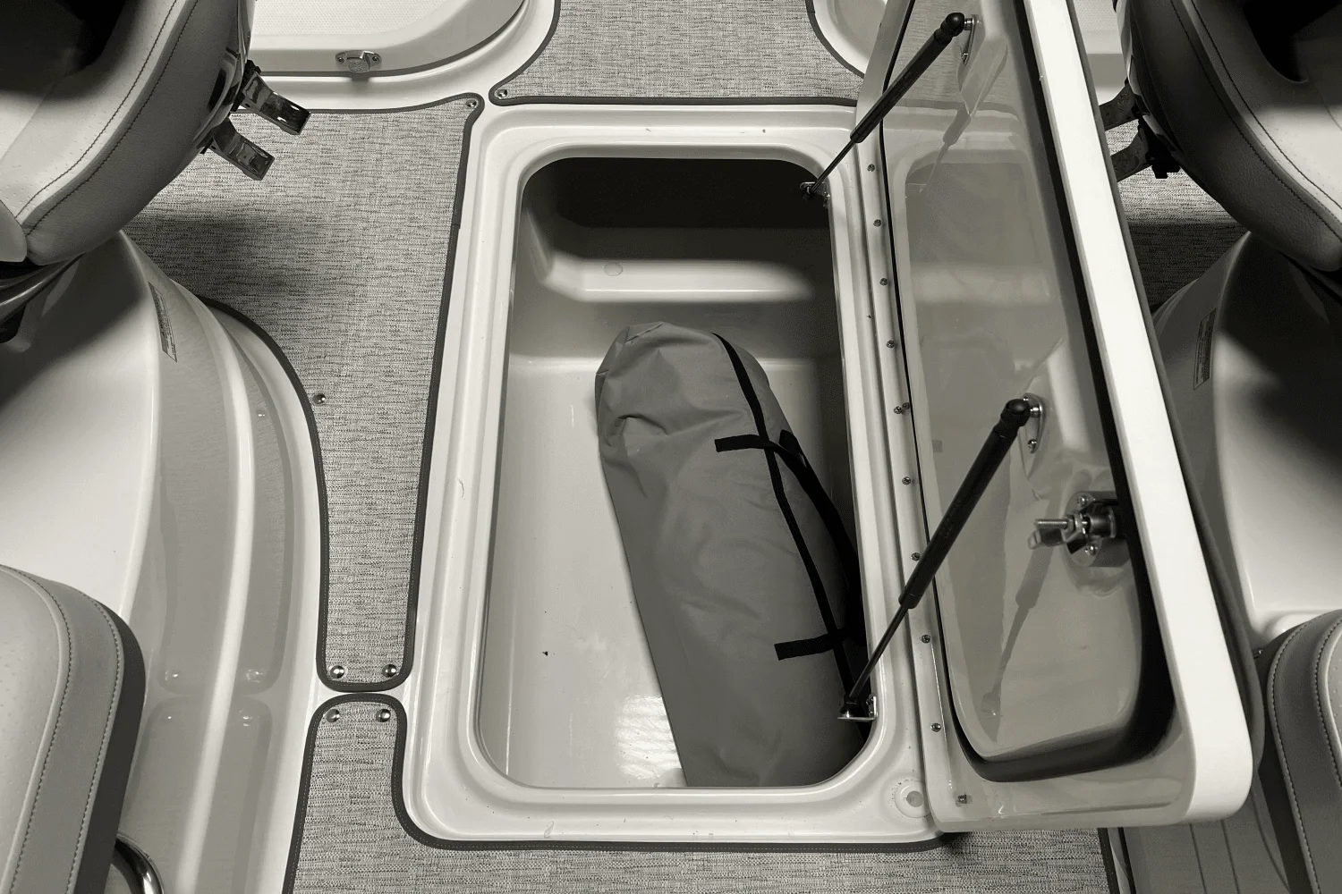 2025 Sea Ray SLX 260 Image Thumbnail #13