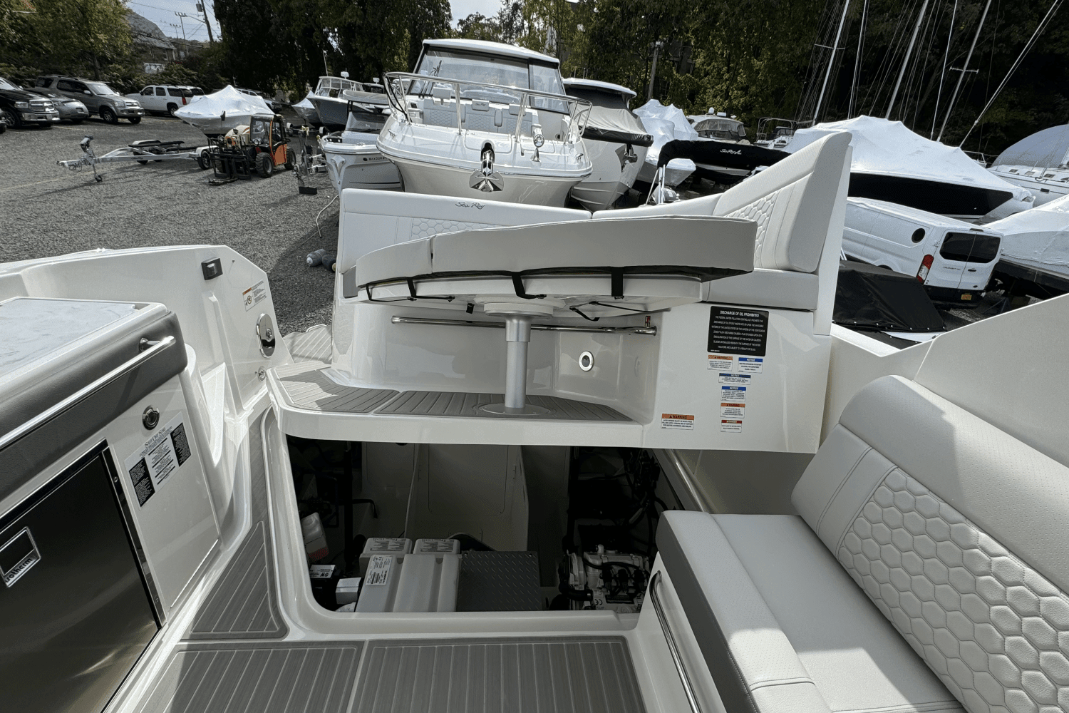 2025 Sea Ray Sundancer 320 Outboard Image Thumbnail #19