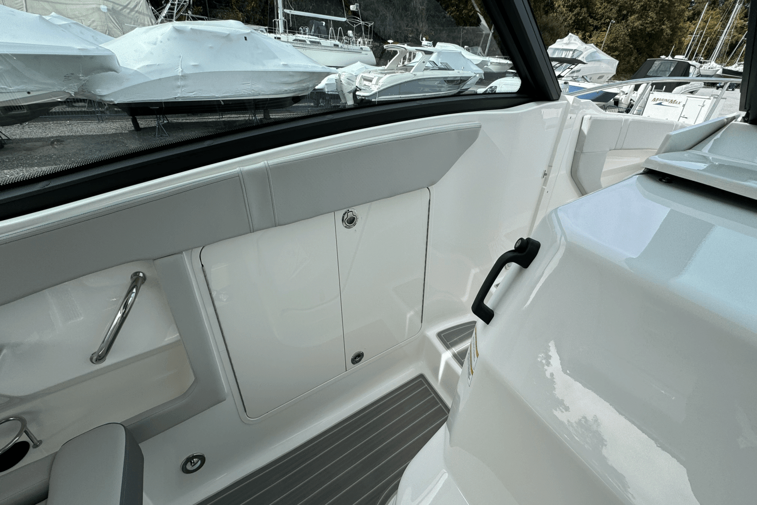 2025 Sea Ray Sundancer 320 Outboard Image Thumbnail #60