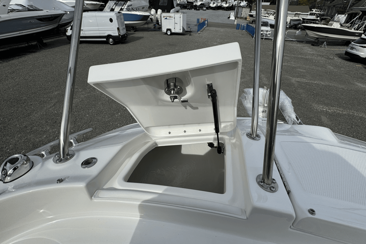 2025 Sea Ray Sundancer 320 Outboard Image Thumbnail #79