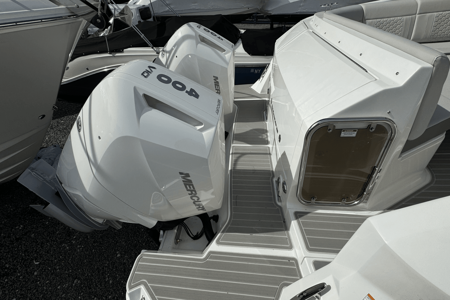 2025 Sea Ray Sundancer 320 Outboard Image Thumbnail #9