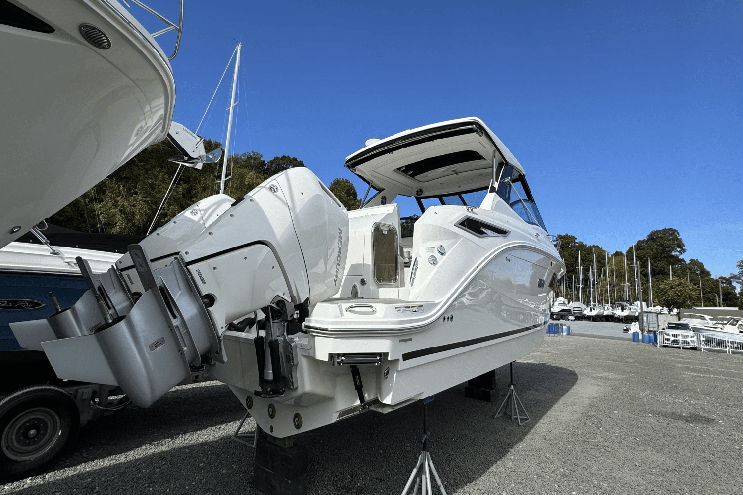 2025 Sea Ray Sundancer 320 Outboard Image Thumbnail #4