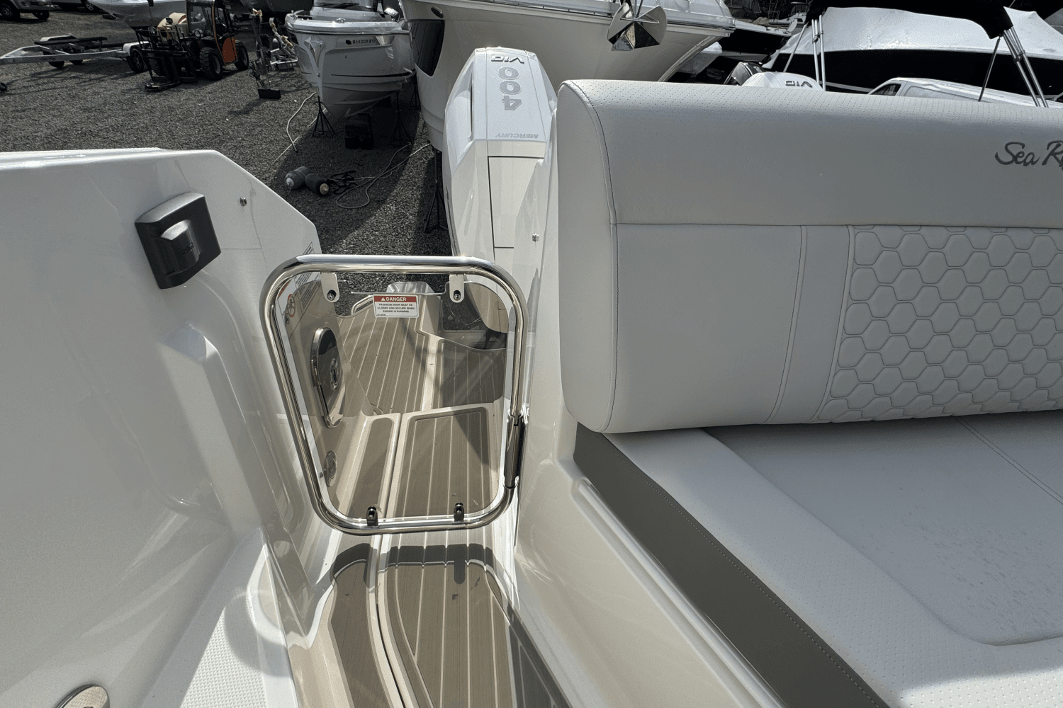 2025 Sea Ray Sundancer 320 Outboard Image Thumbnail #10