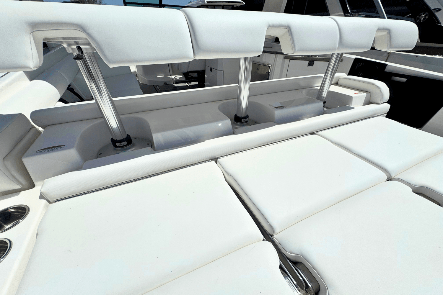 2021 Aviara AV32 Outboard Image Thumbnail #4