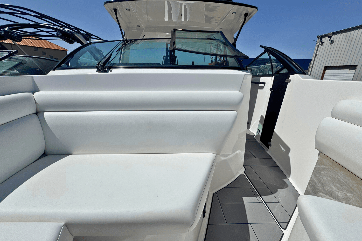 2021 Aviara AV32 Outboard Image Thumbnail #8