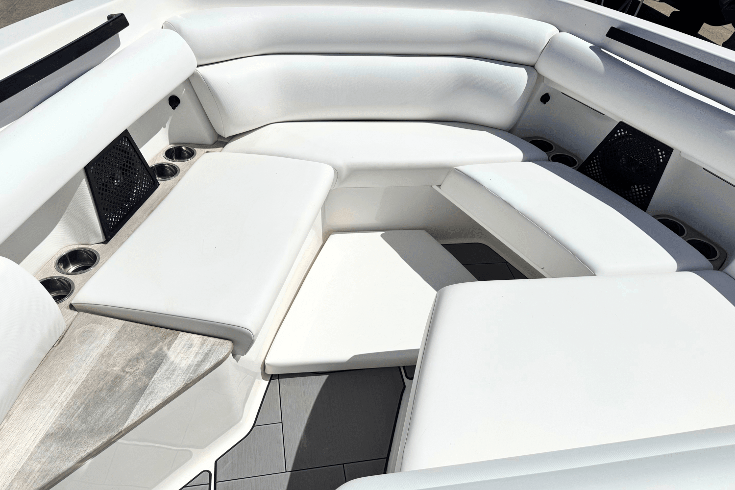 2021 Aviara AV32 Outboard Image Thumbnail #10