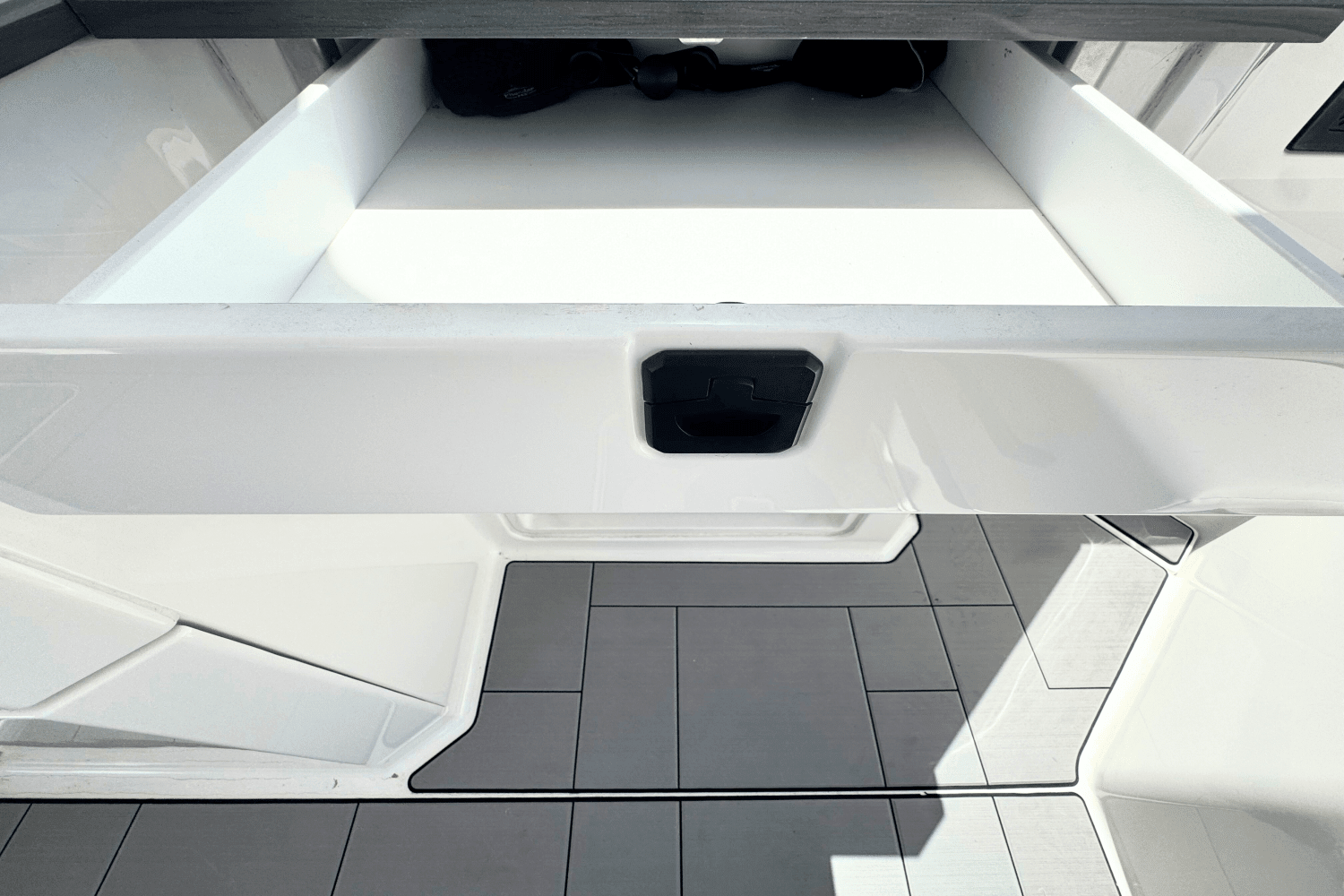 2021 Aviara AV32 Outboard Image Thumbnail #13