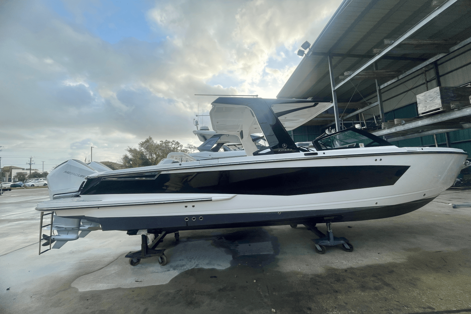 2021 Aviara AV32 Outboard Image Thumbnail #2