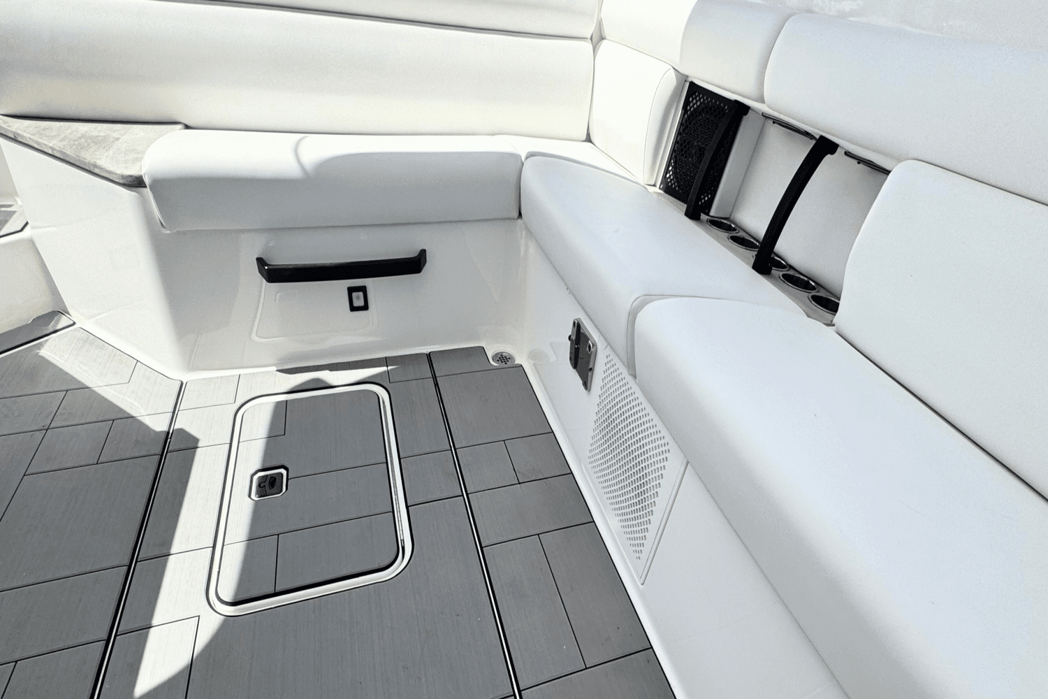 2021 Aviara AV32 Outboard Image Thumbnail #6