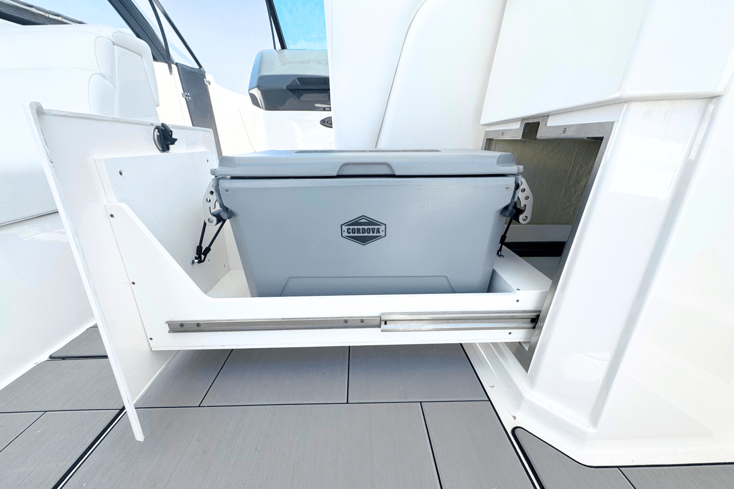 2021 Aviara AV32 Outboard Image Thumbnail #12