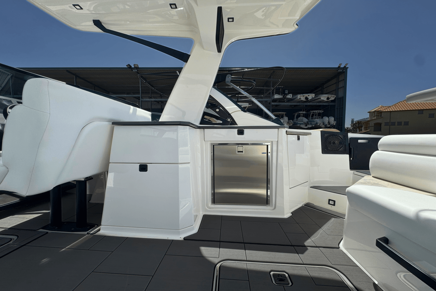 2021 Aviara AV32 Outboard Image Thumbnail #11