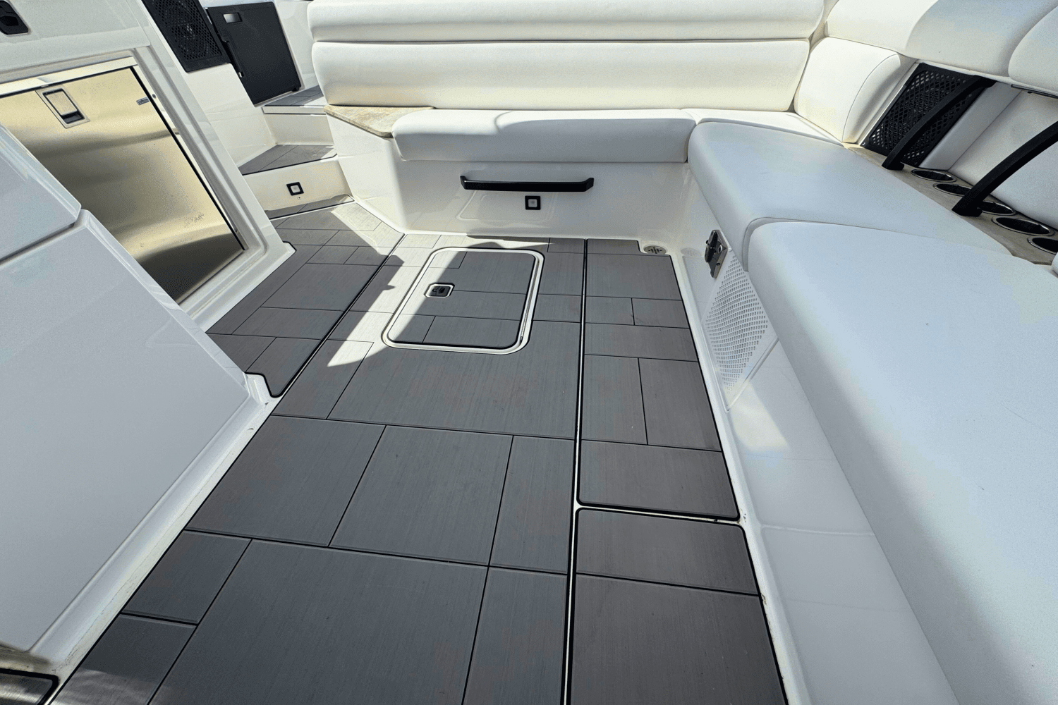 2021 Aviara AV32 Outboard Image Thumbnail #5