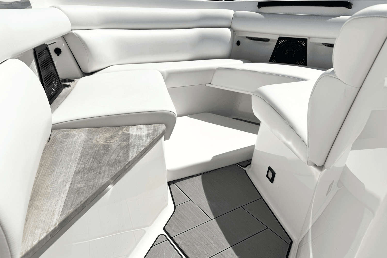 2021 Aviara AV32 Outboard Image Thumbnail #9