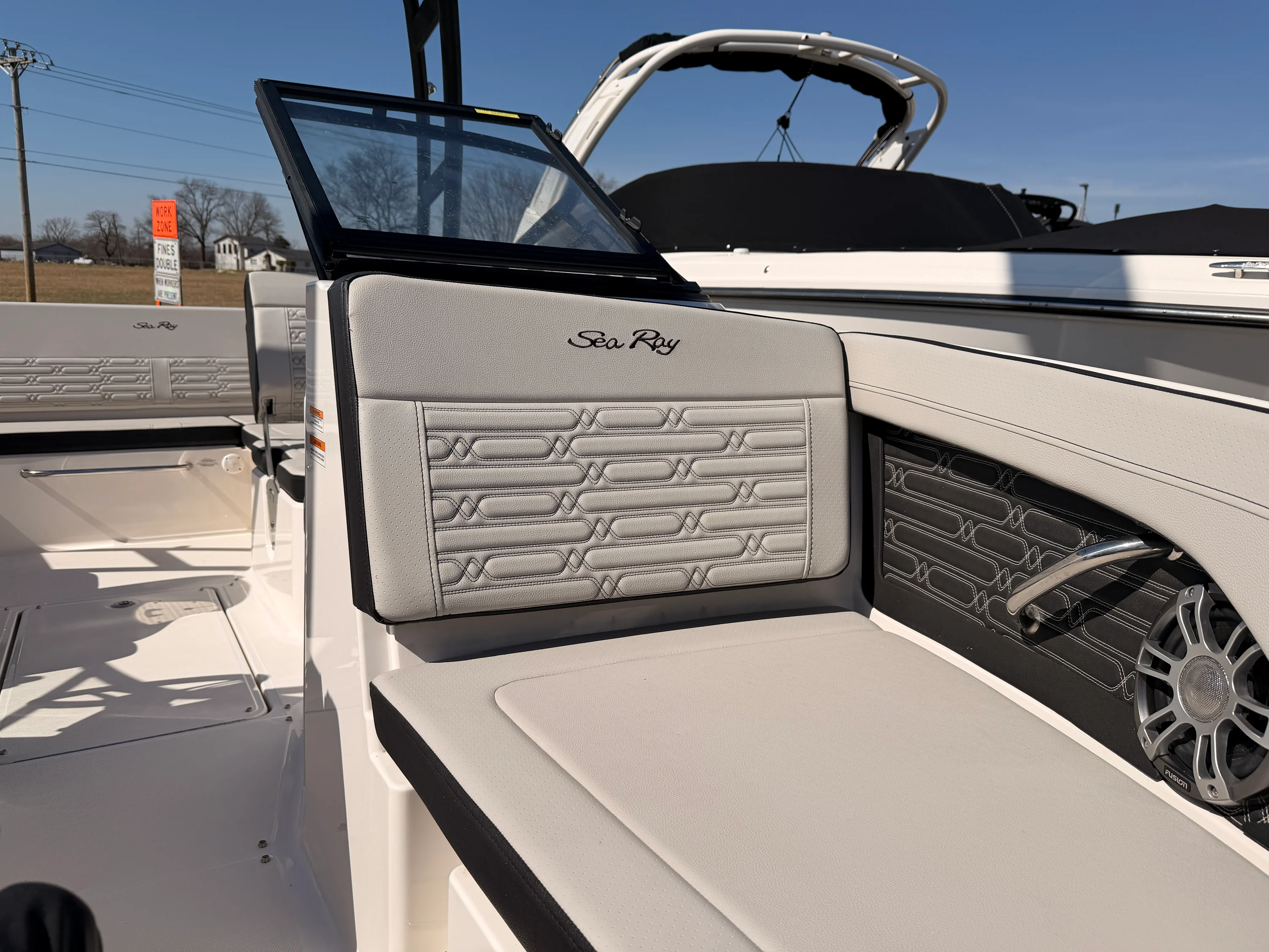 2024 Sea Ray SPX 210 Image Thumbnail #15