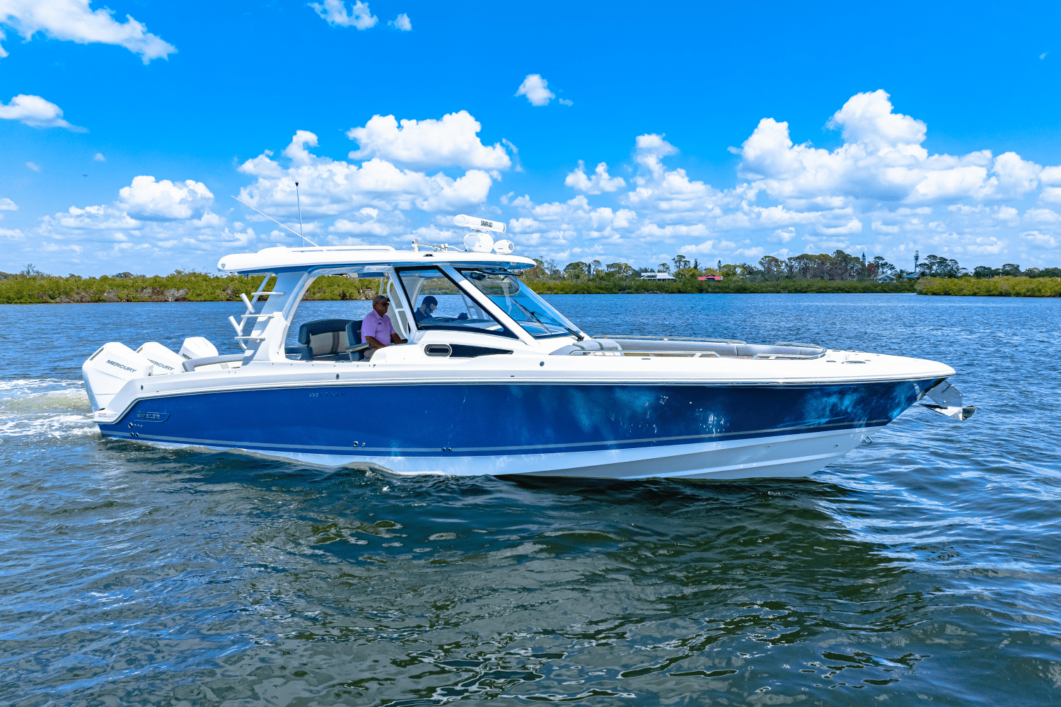 2025 Boston Whaler 350 Realm Image Thumbnail #1