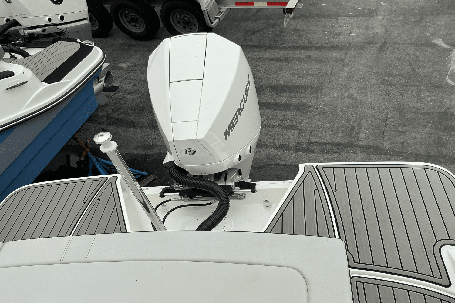 2025 Sea Ray SPX 230 Outboard Image Thumbnail #14