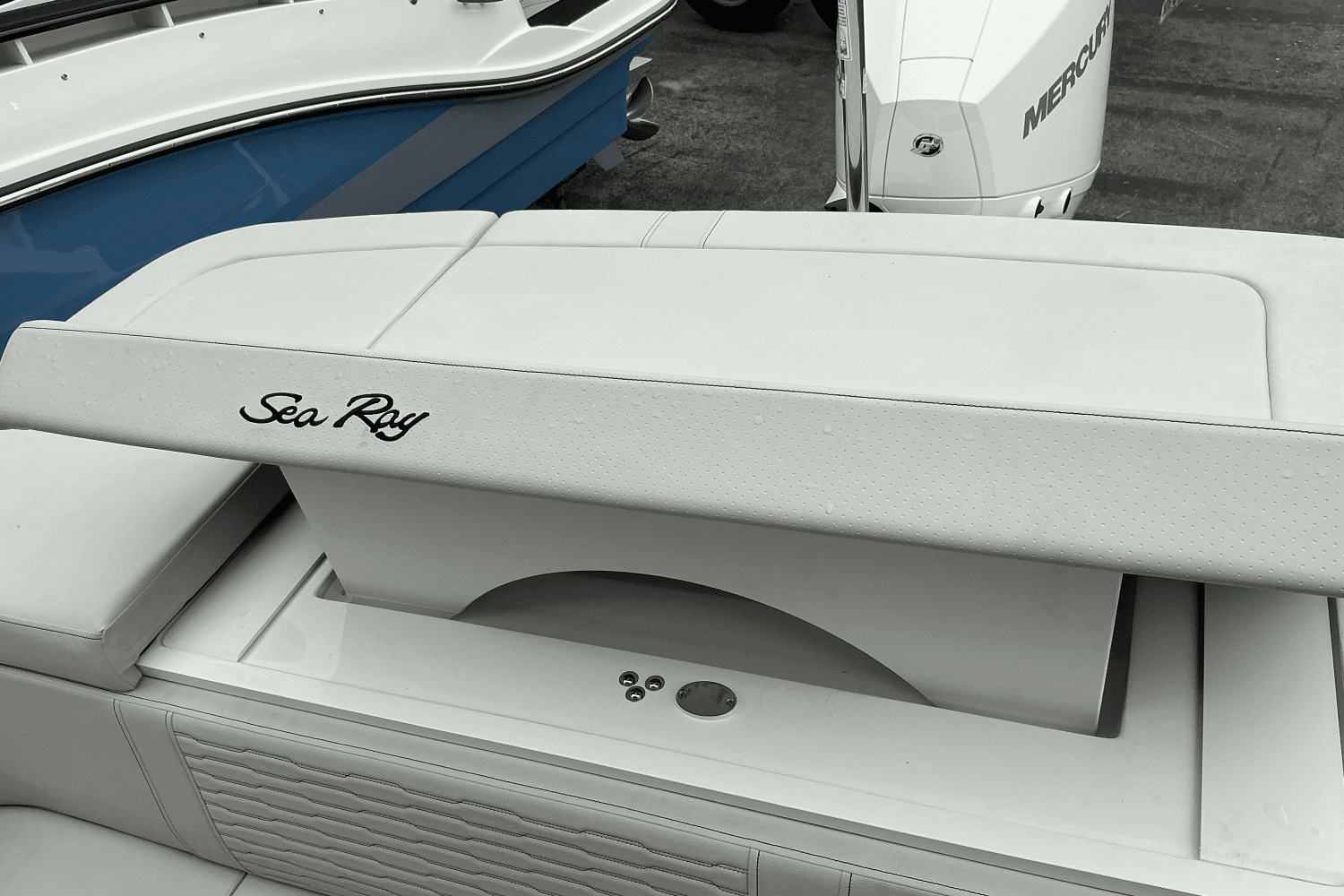 2025 Sea Ray SPX 230 Outboard Image Thumbnail #16