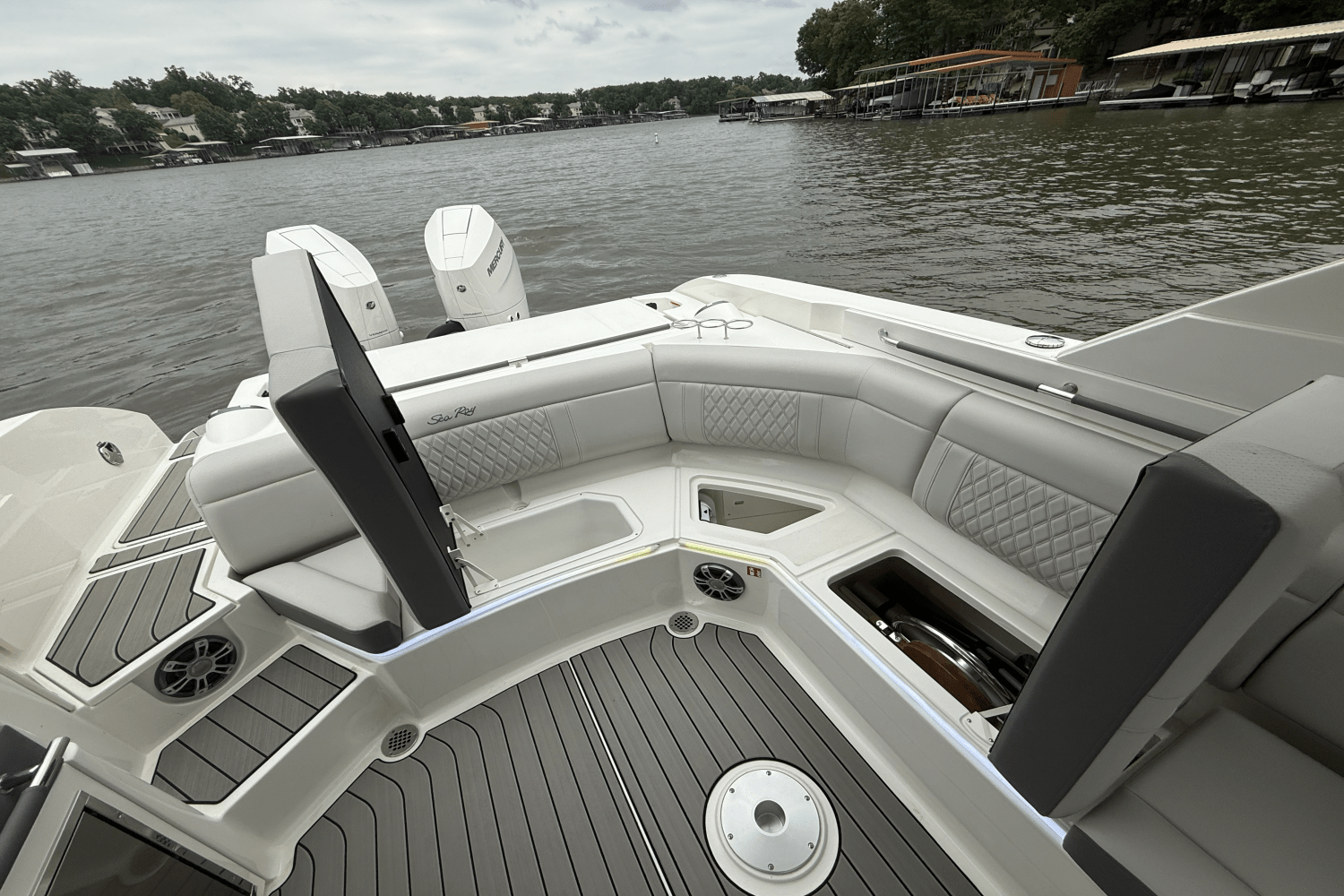 2025 Sea Ray SLX 350 Outboard Image Thumbnail #11