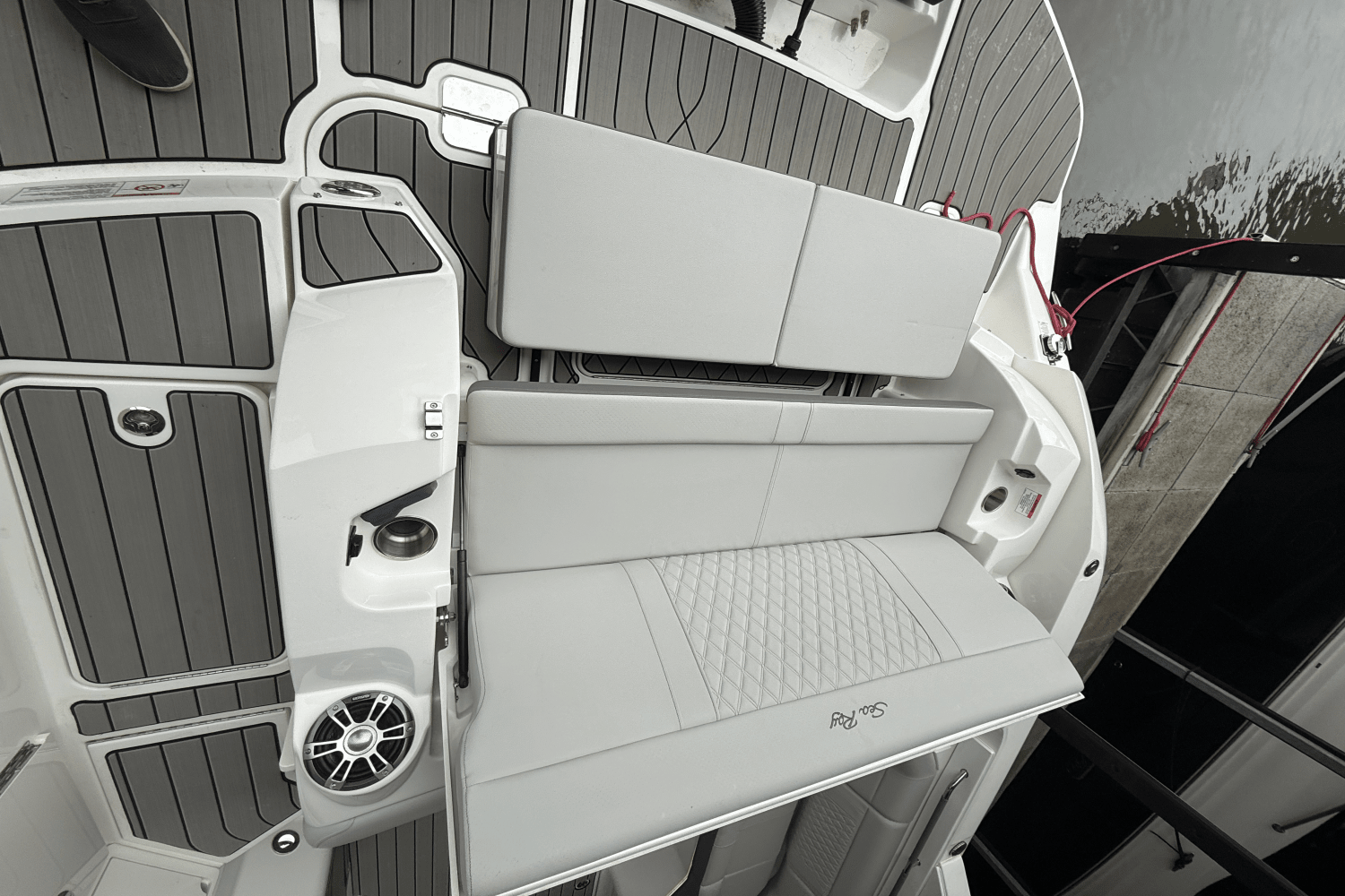 2025 Sea Ray SLX 350 Outboard Image Thumbnail #10