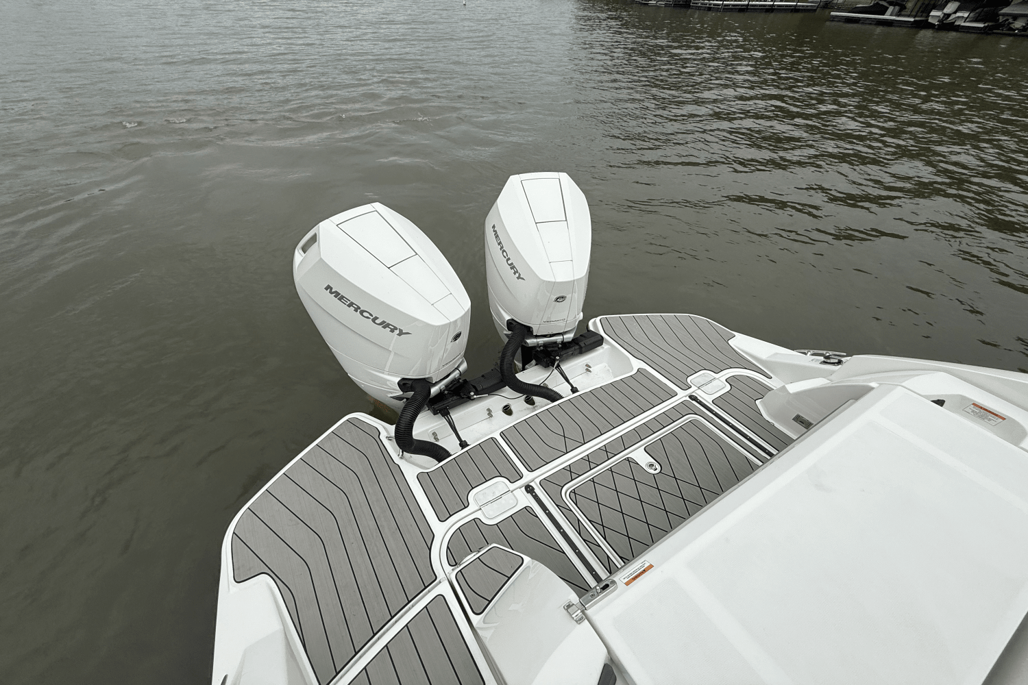2025 Sea Ray SLX 350 Outboard Image Thumbnail #9